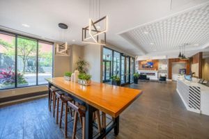 Alquiler Vacacional - Luxury Downtown Condo • Free Parking/Spa/Pool/Gym