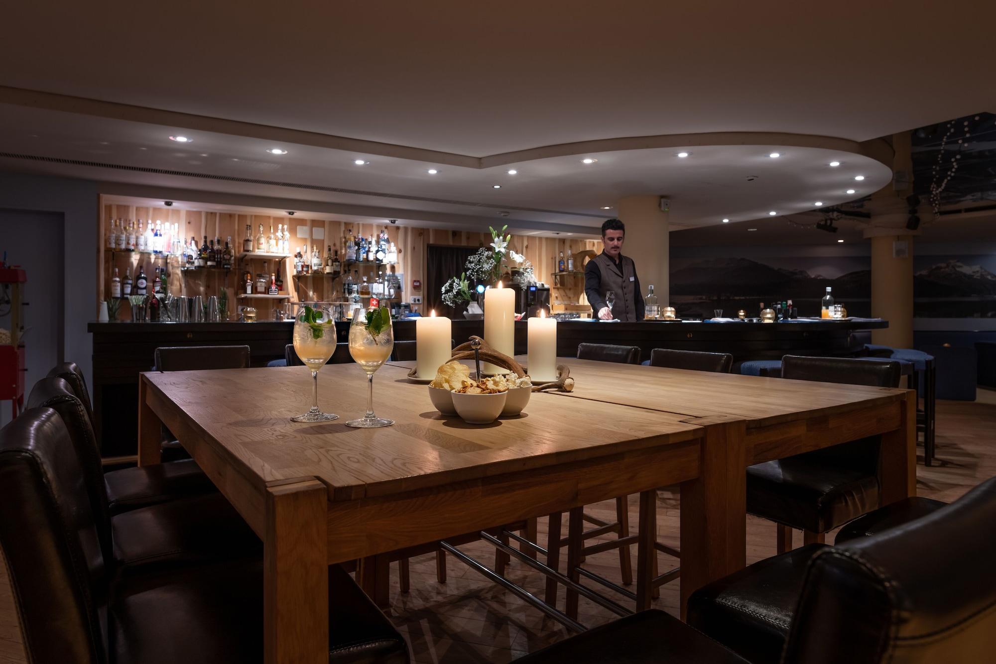 Bar/Salón Hotel Schweizerhof Sils Maria, a Faern Collection Hotel