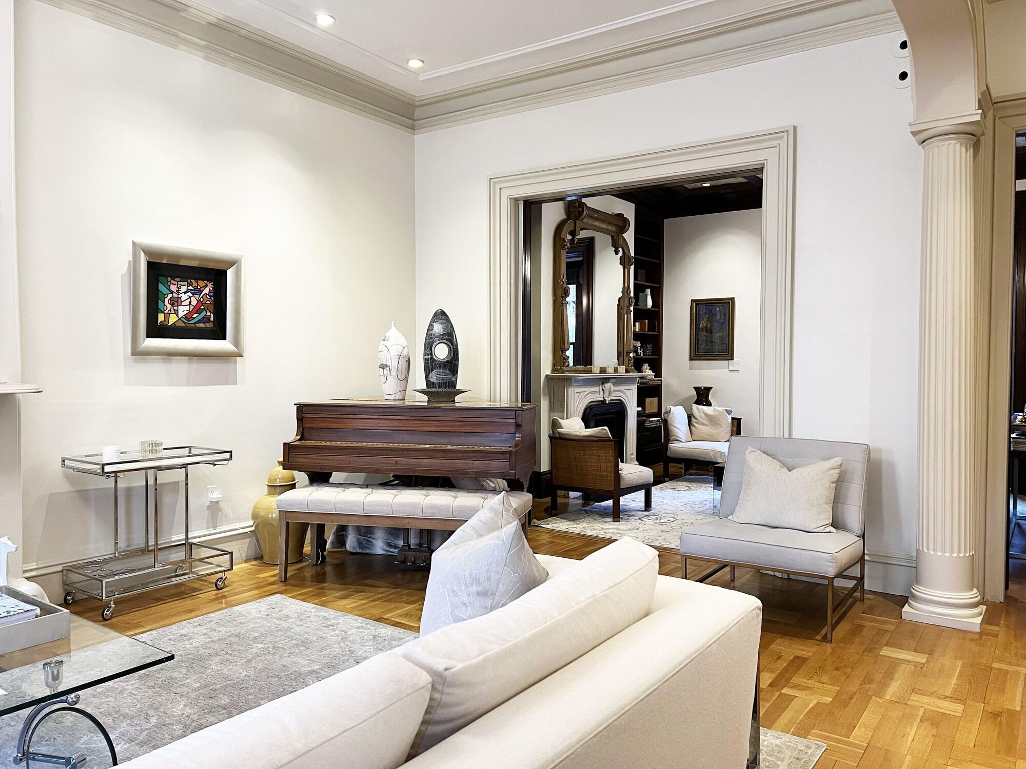 Vista Lobby Clarendon Square
