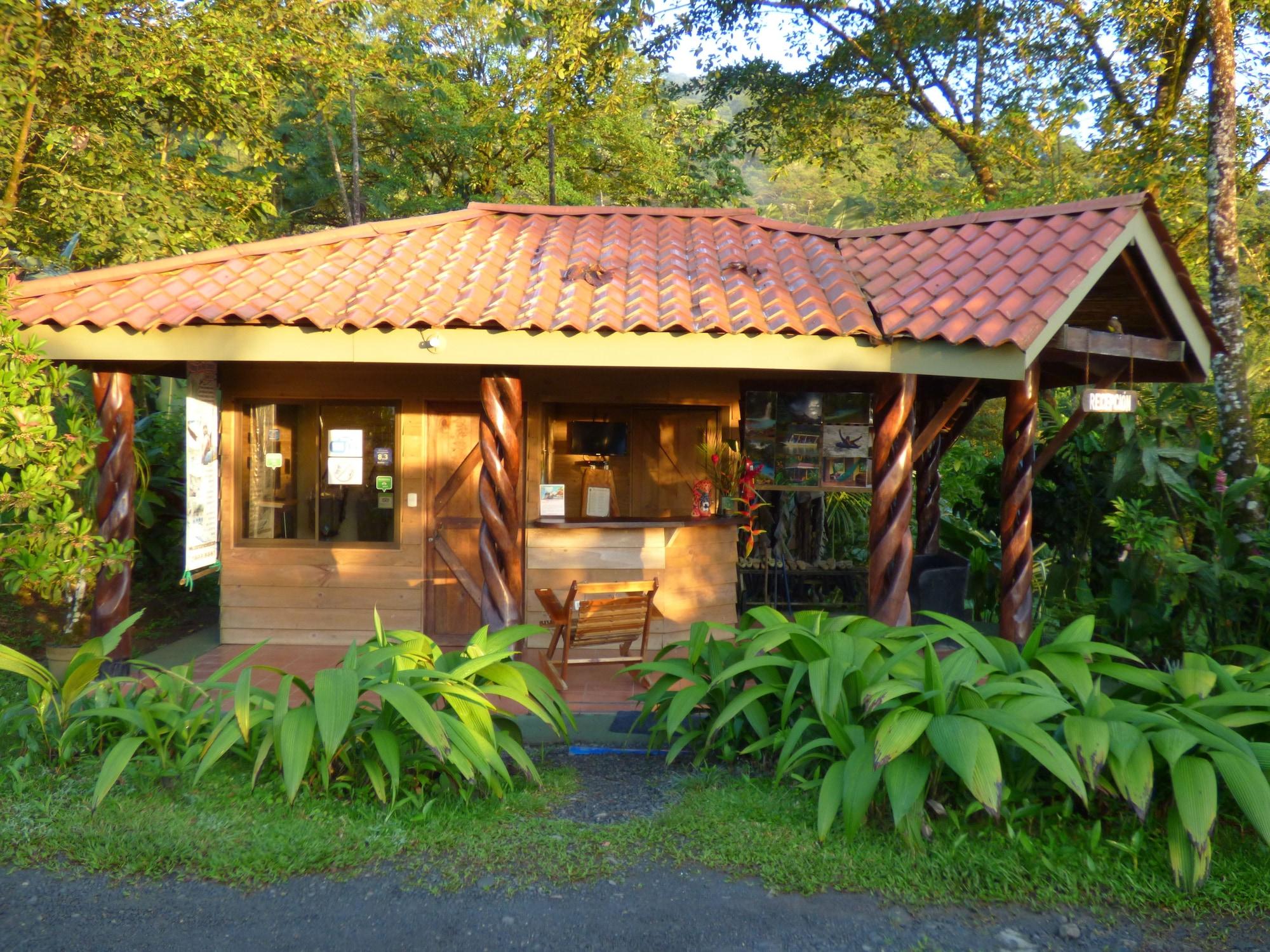 Vista Exterior Hotel Catarata Río Celeste
