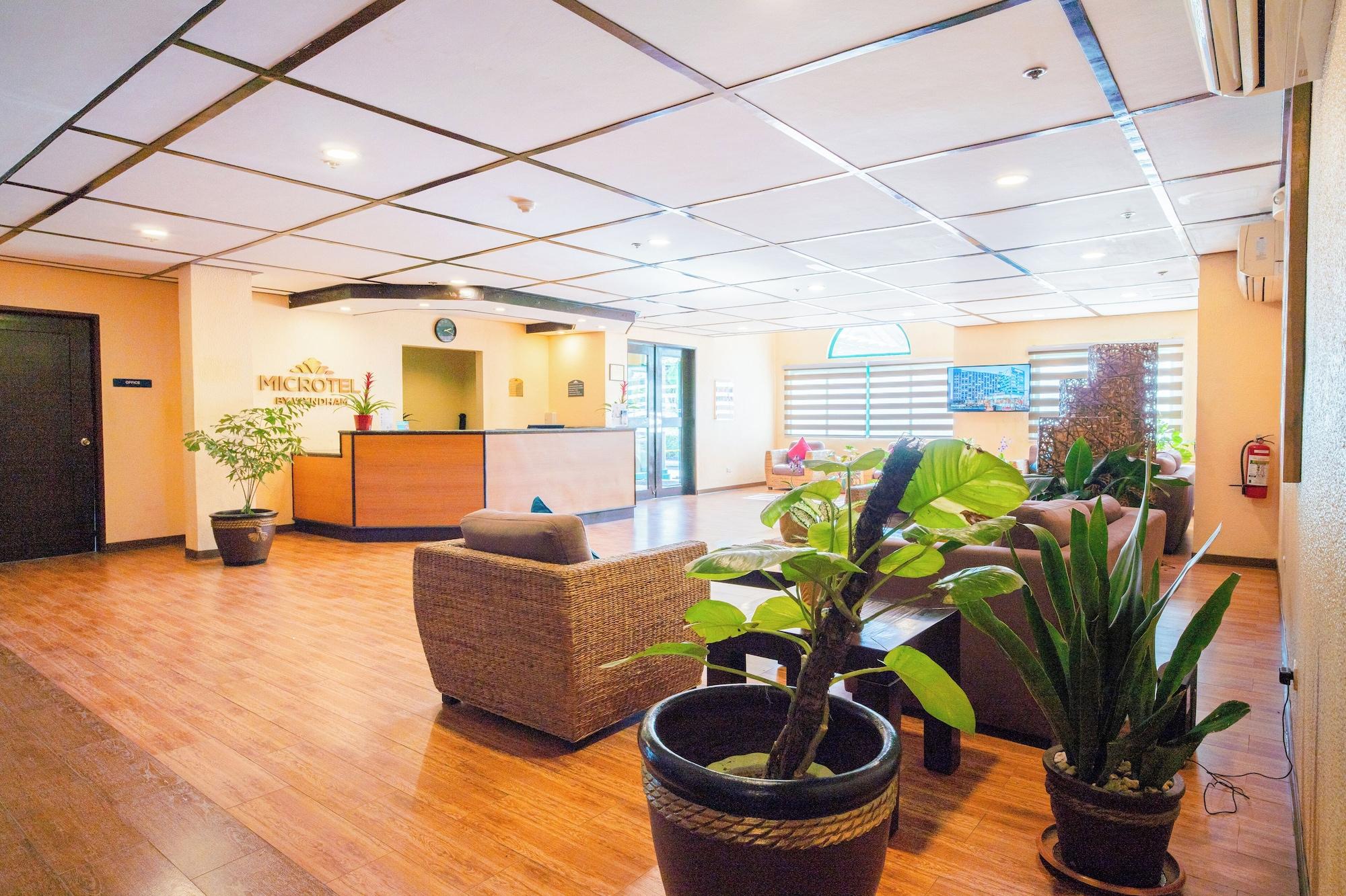 Vista Lobby Microtel Inn by Wyndham Cabanatuan