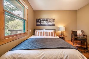 Alquiler Vacacional - Beautiful 5 BR Creek-side Cabin Pikes Peak