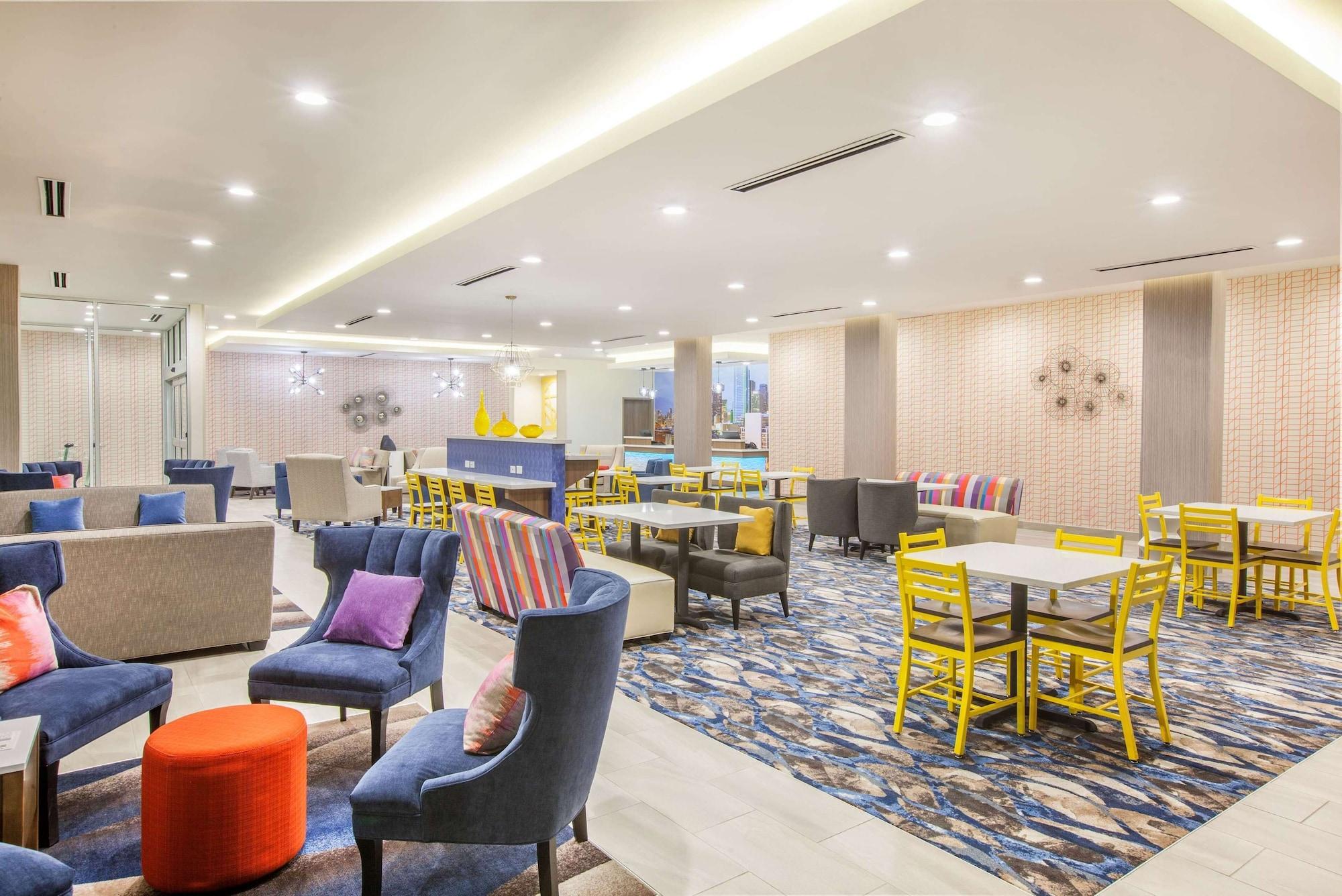 Restaurant La Quinta Inn & Suites by Wyndham Dallas Duncanville