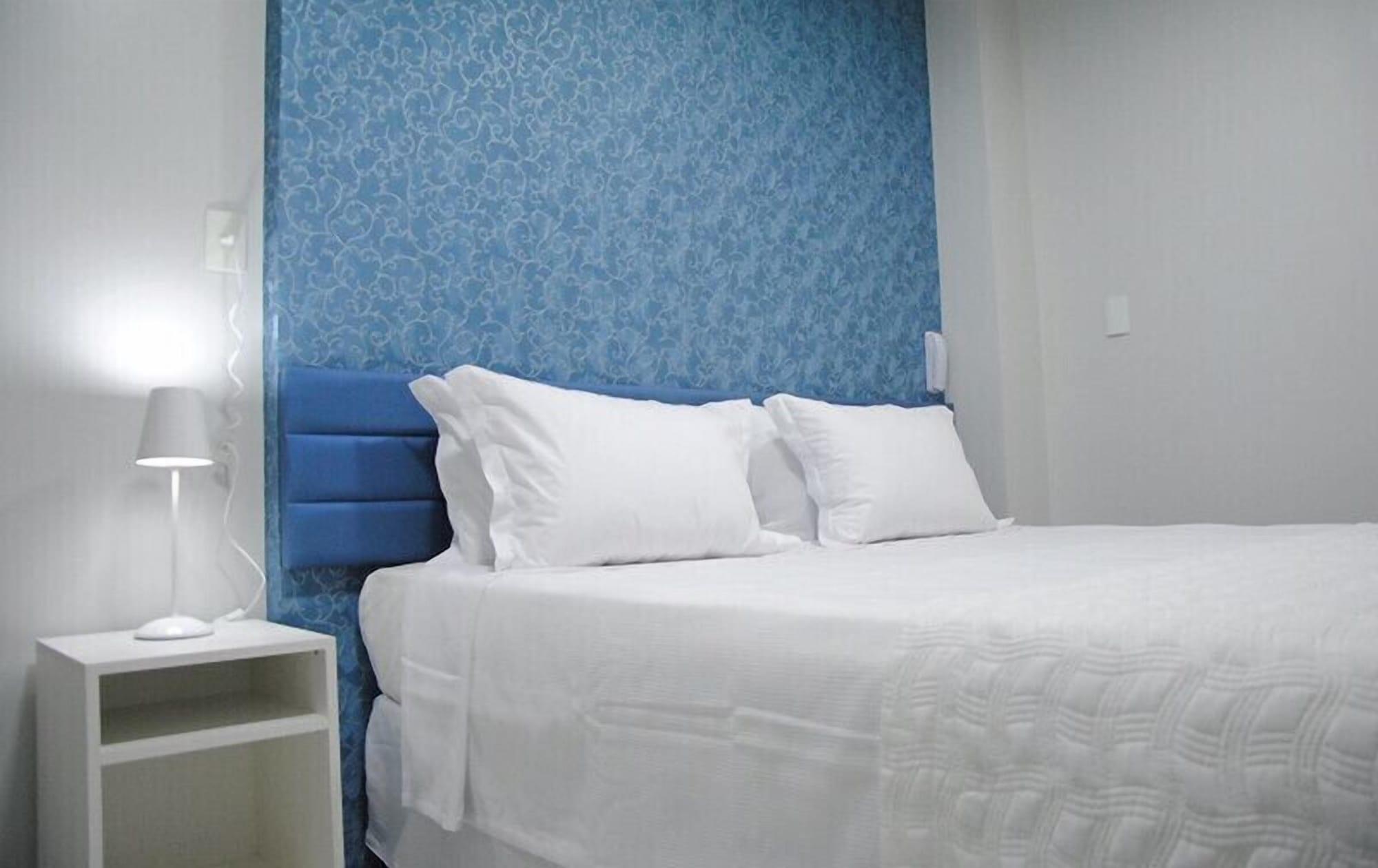Varios Etiqueta Hotel