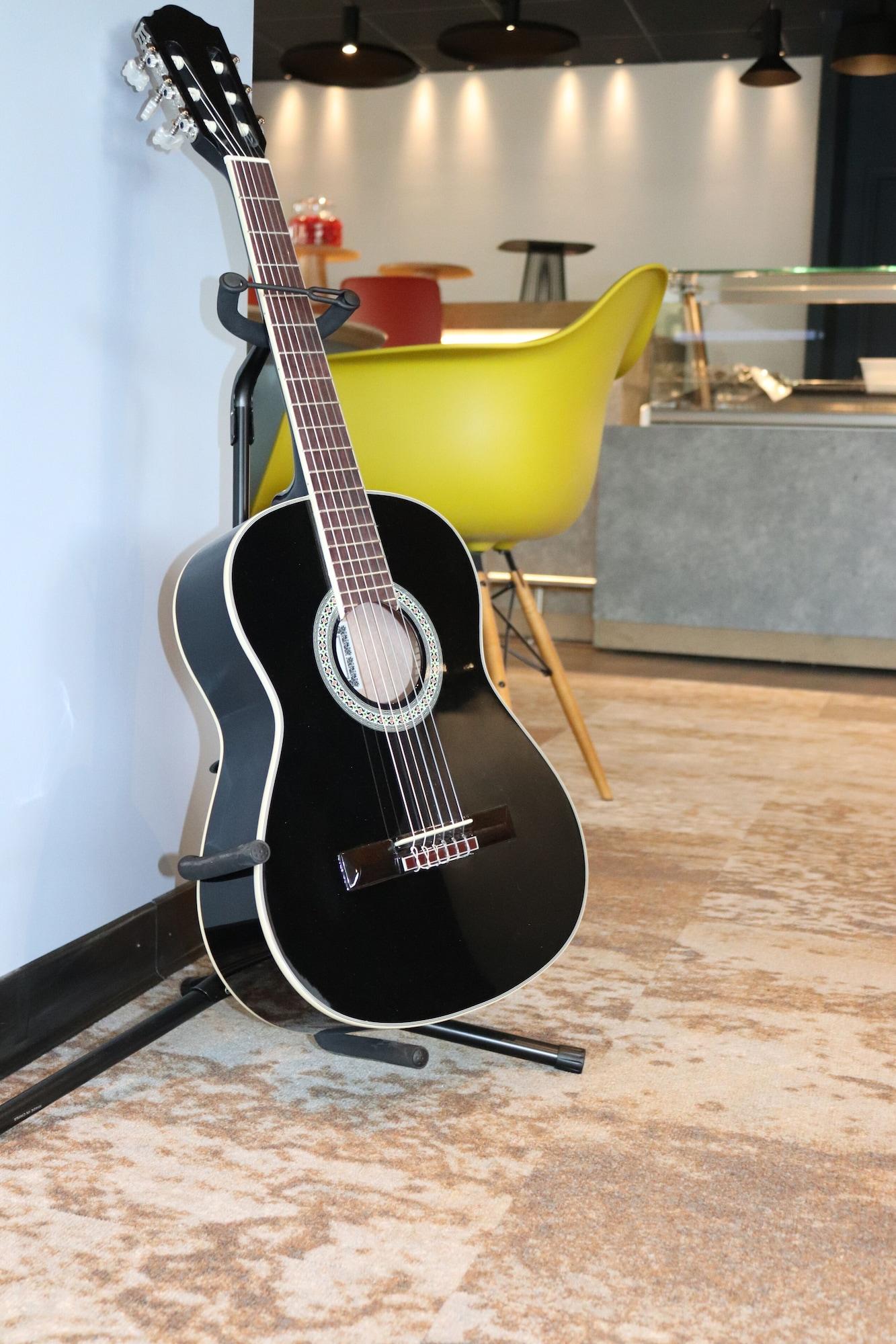 Vista Lobby ibis Melun Hotel