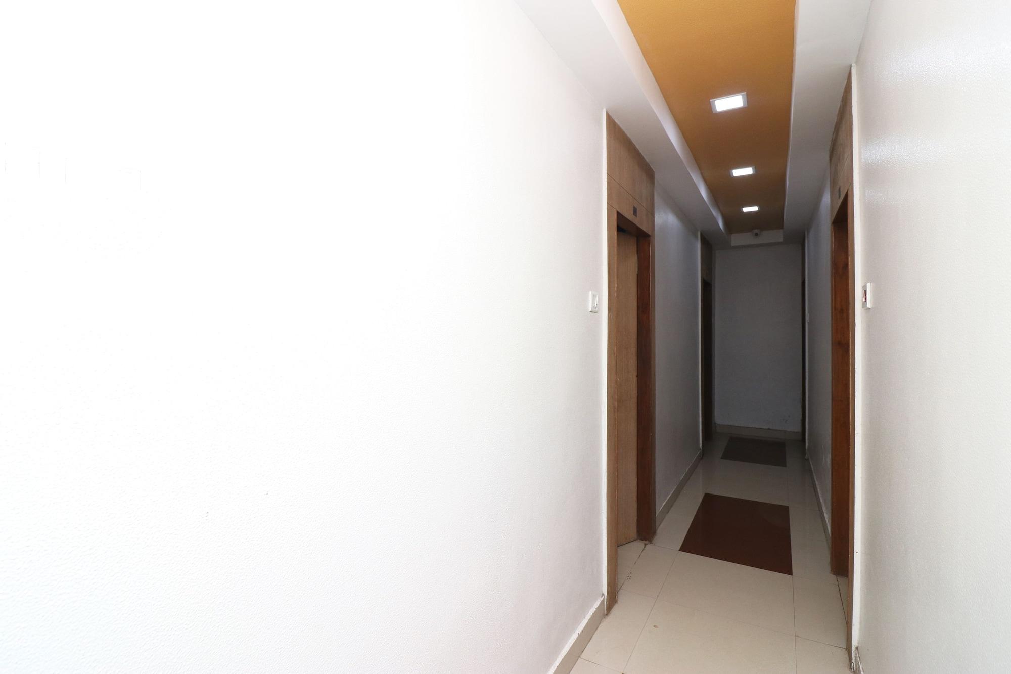 Varios OYO 12769 Hotel Artland