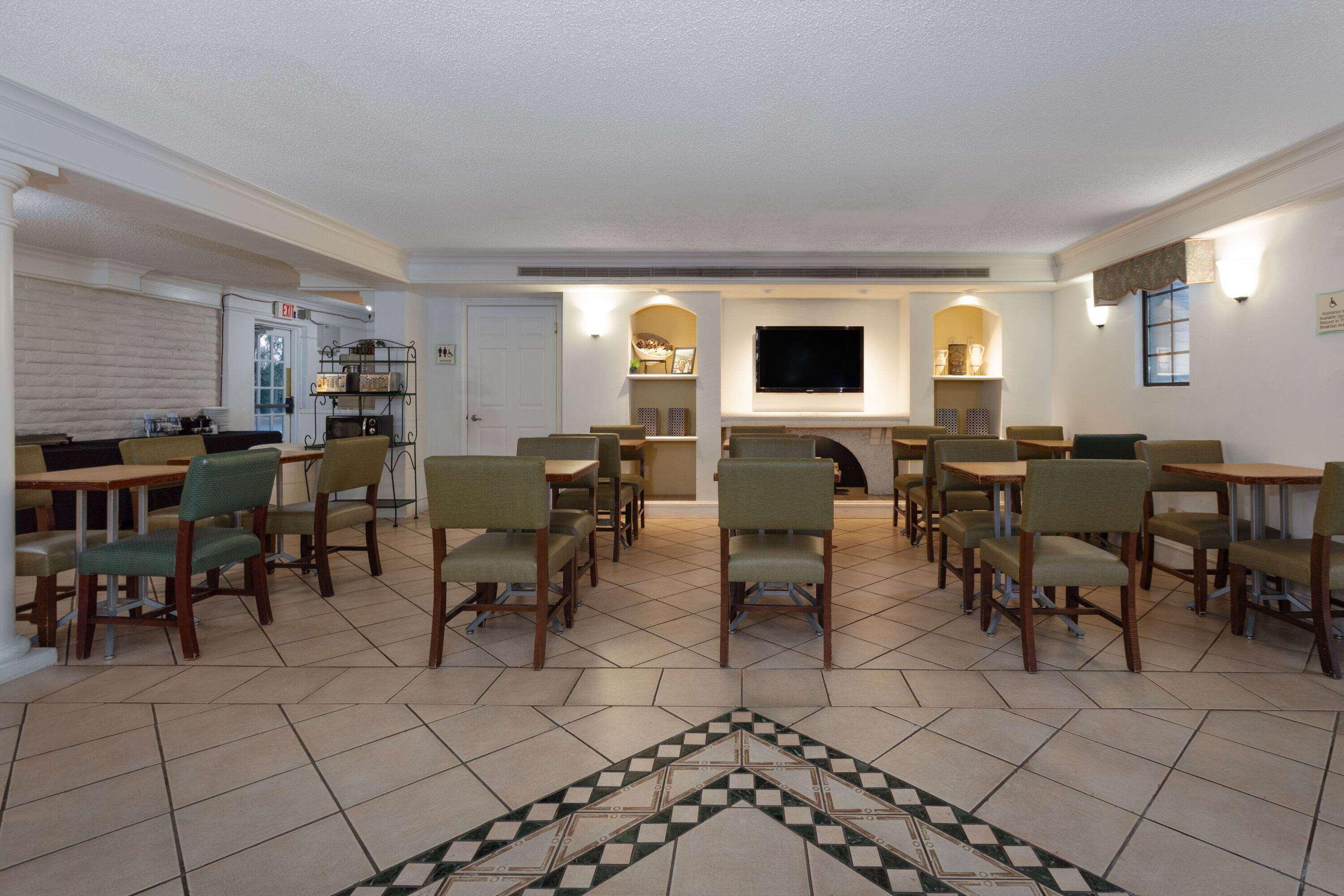 Restaurant La Quinta Inn by Wyndham Pensacola