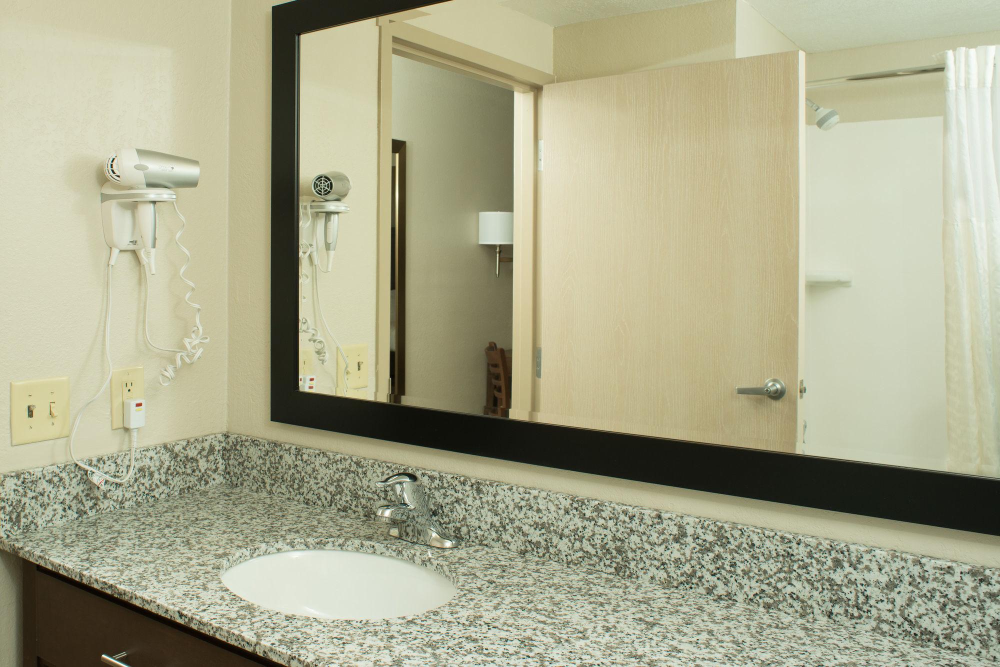Hotel Comfort Suites Maingate East