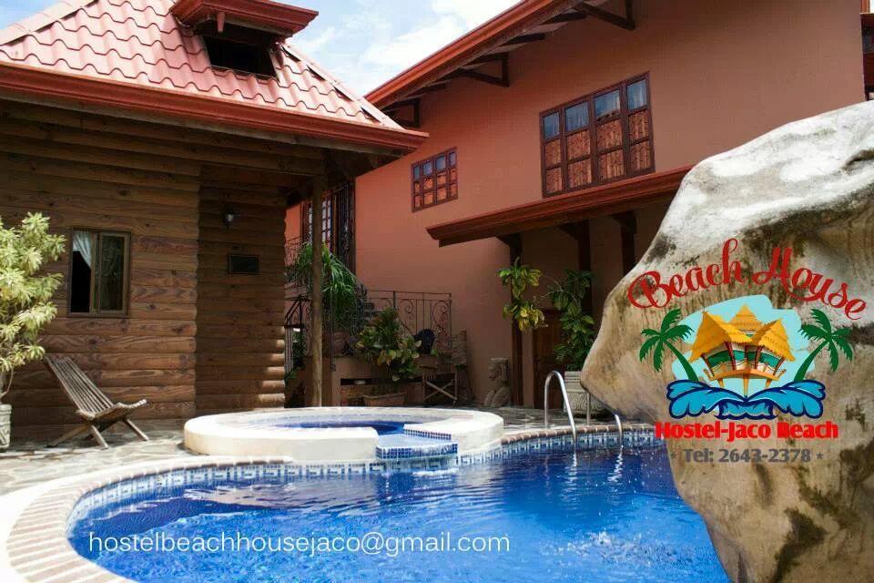 Vista Piscina Hostel Beach House