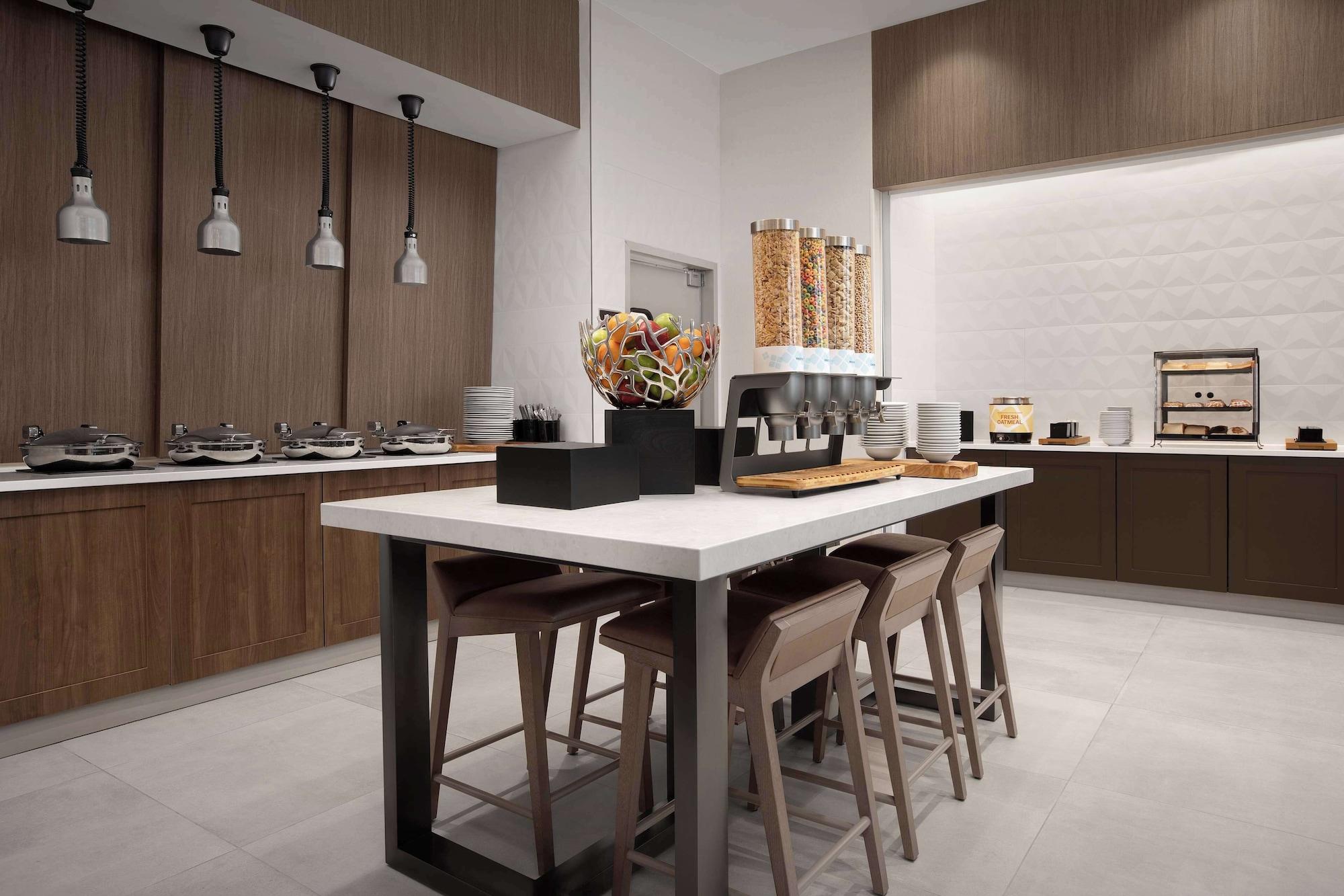 Restaurant Hilton Garden Inn Denver Airport Tower Road