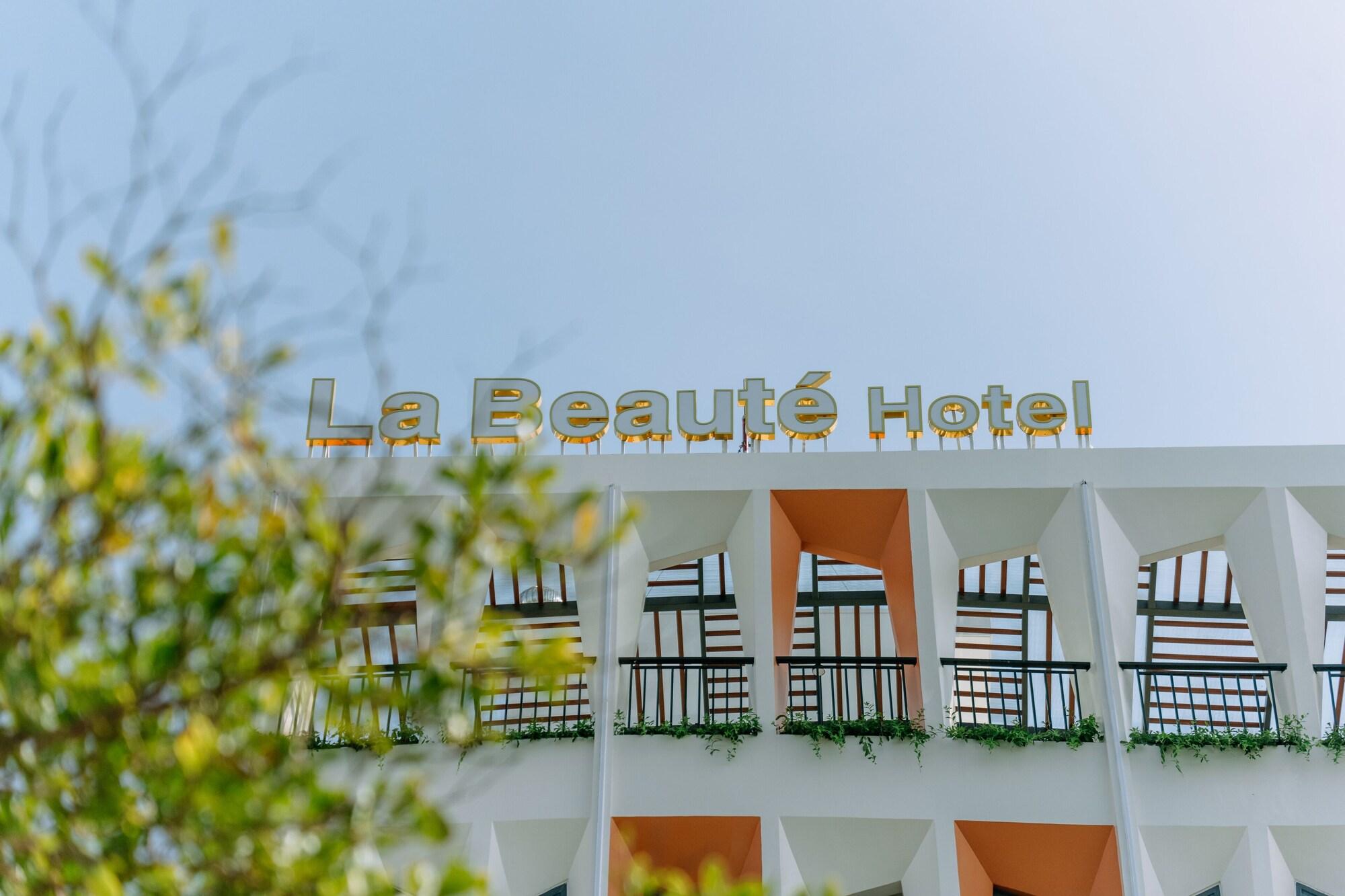 Varios La Beaute Hotel