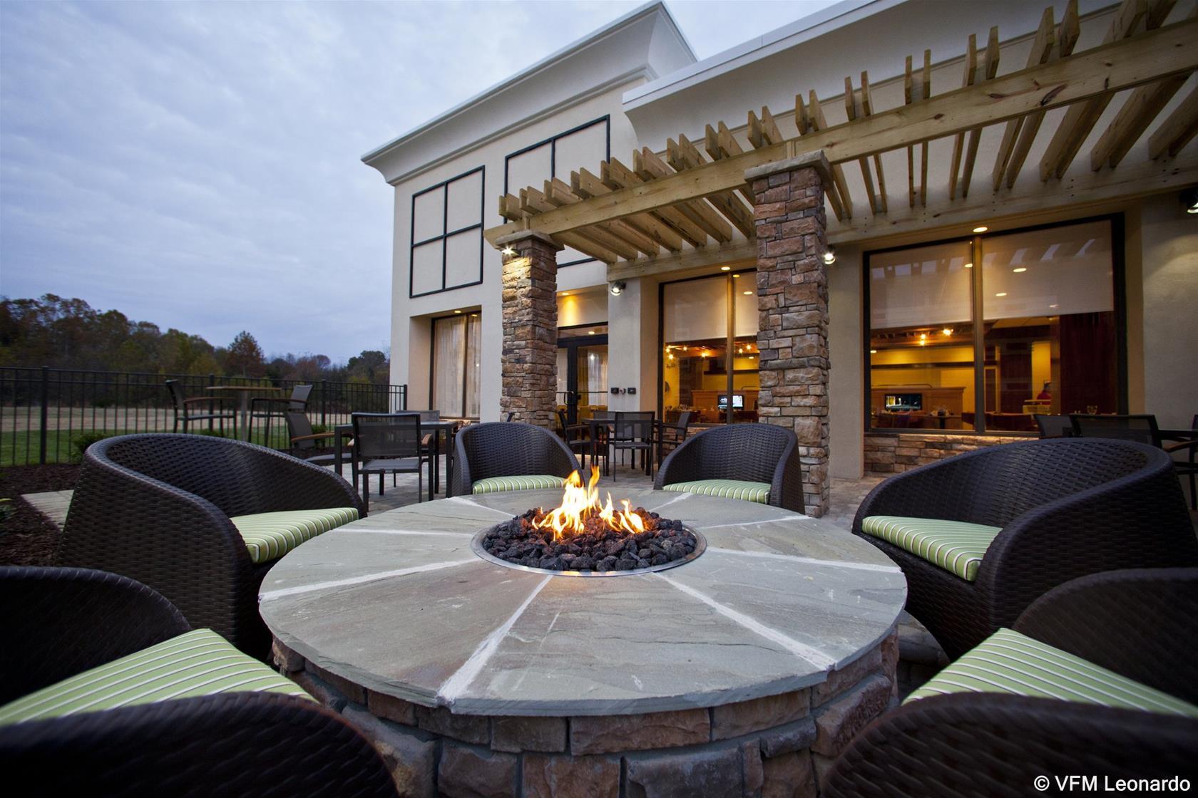Vista Exterior Holiday Inn Greensboro Airport, an IHG Hotel