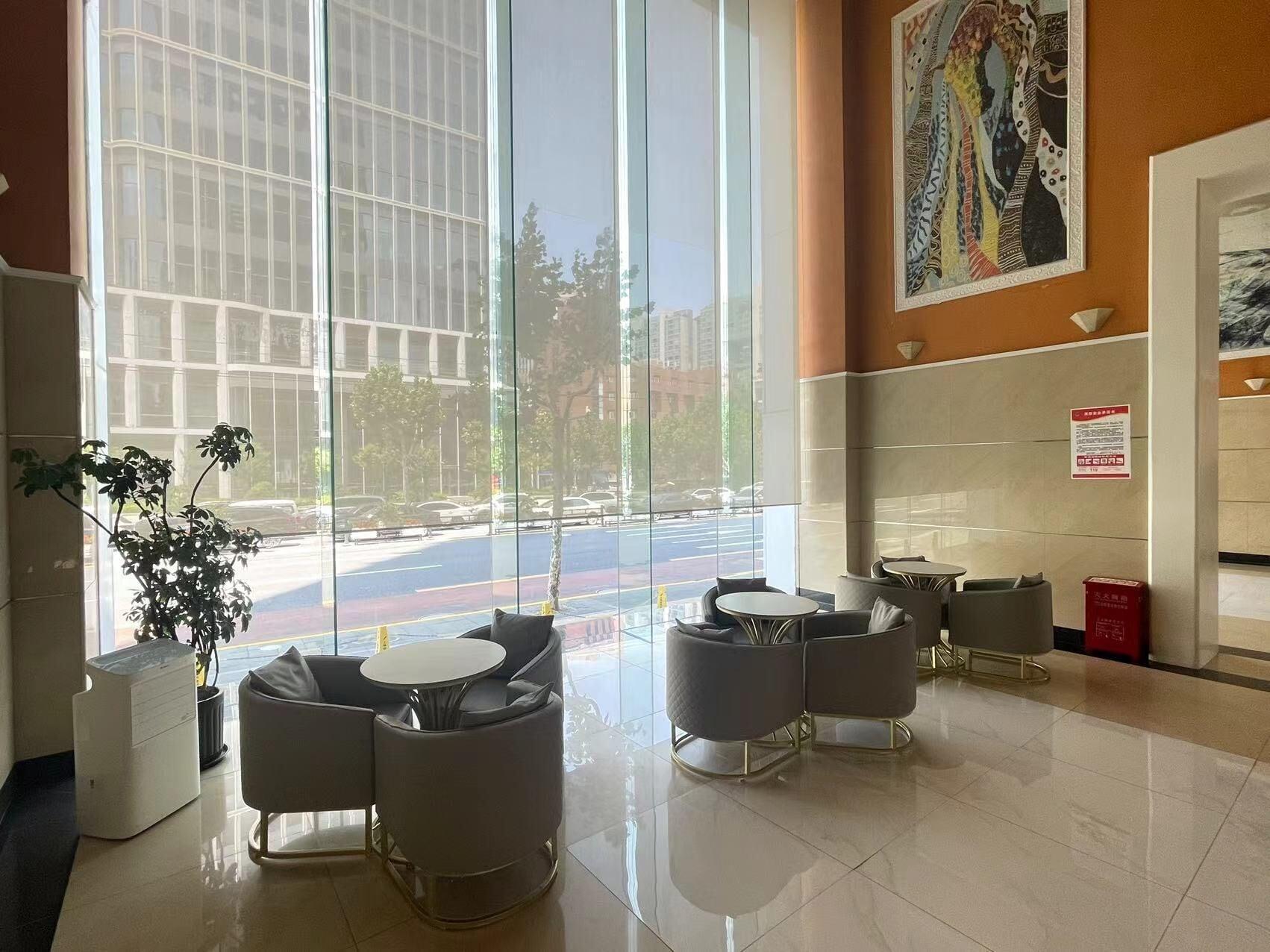 Vista Lobby Magnificent International Hotel