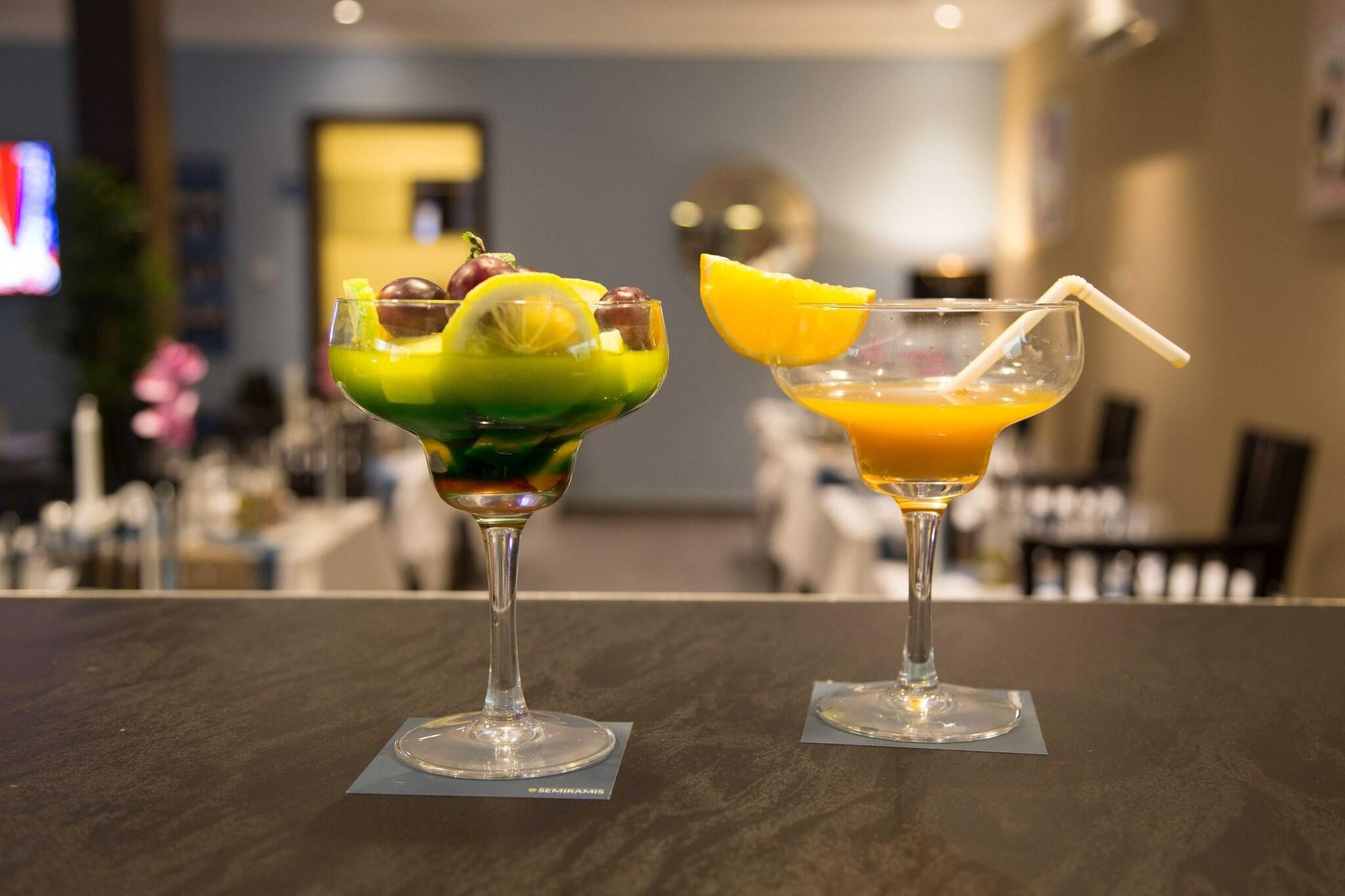 Bar/Salón Hotel Semiramis City center