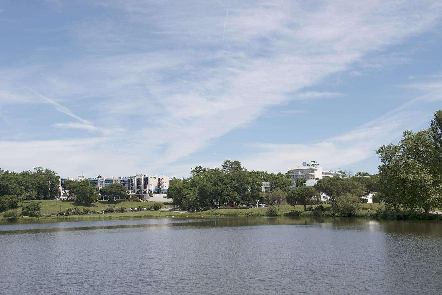 Vista Exterior Brit Hotel Du Lac St Paul Les Dax