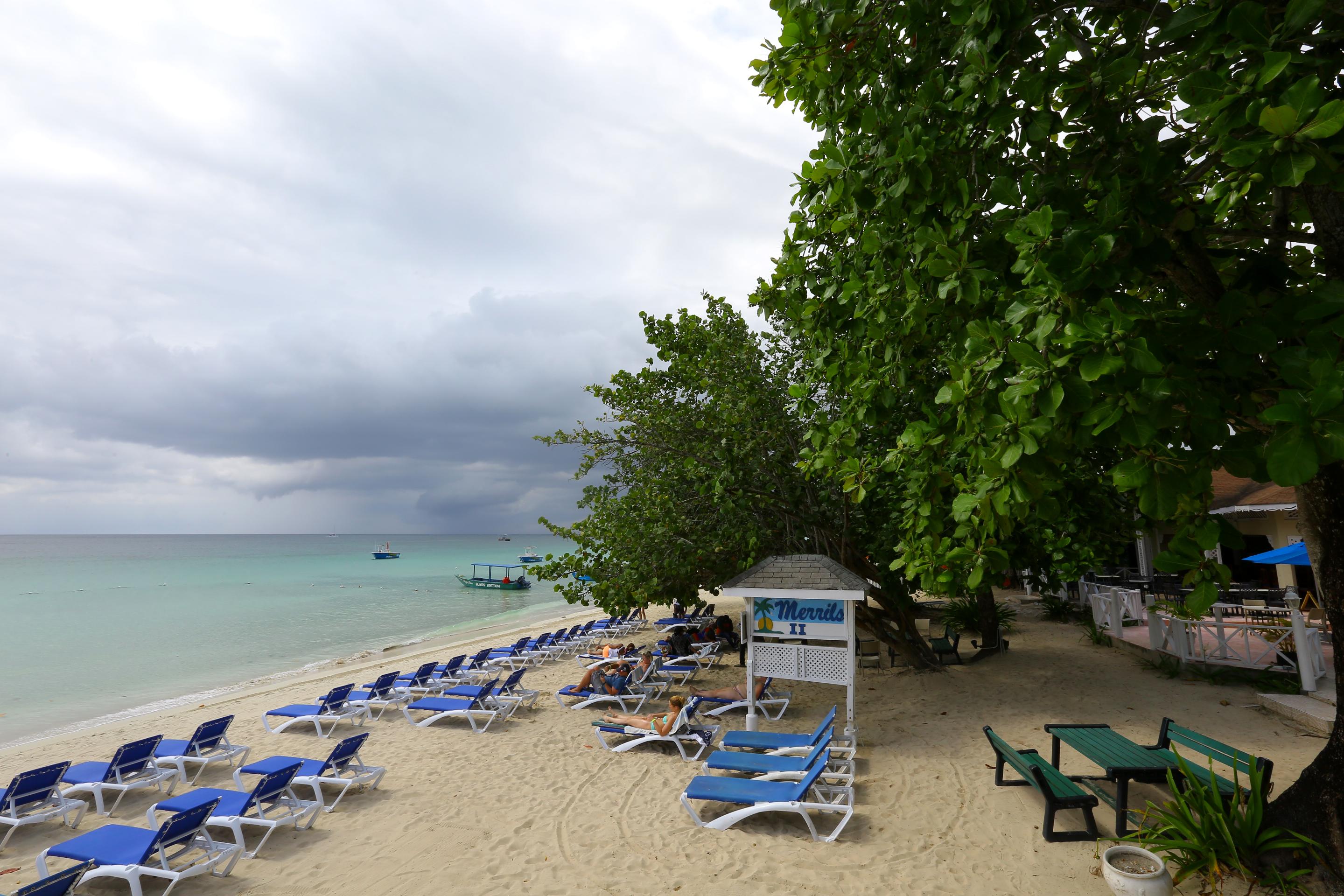 Playa Merrils Beach Resort II