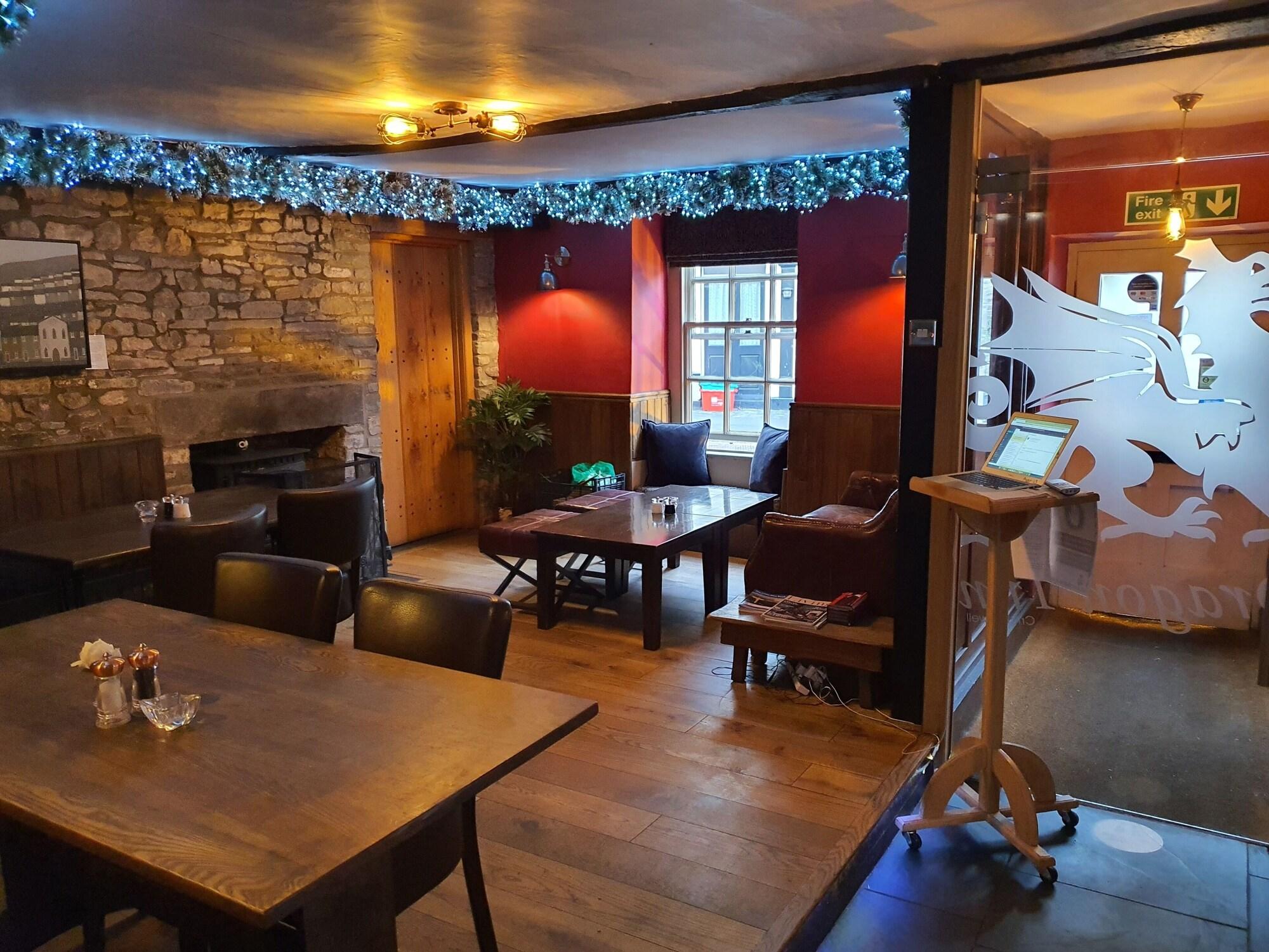 Vista Lobby Dragon Inn Crickhowell
