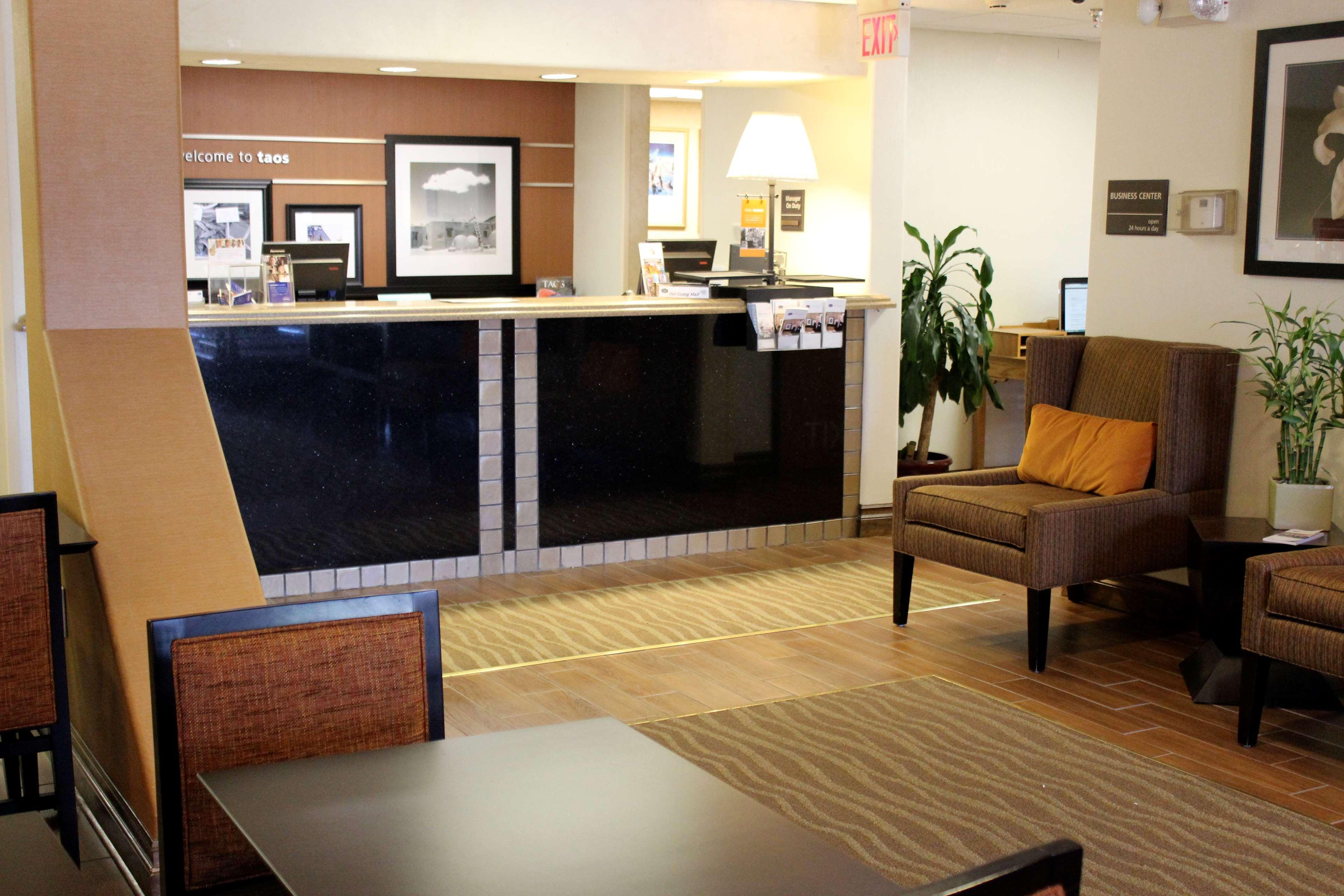 Vista Lobby Hampton Inn Taos