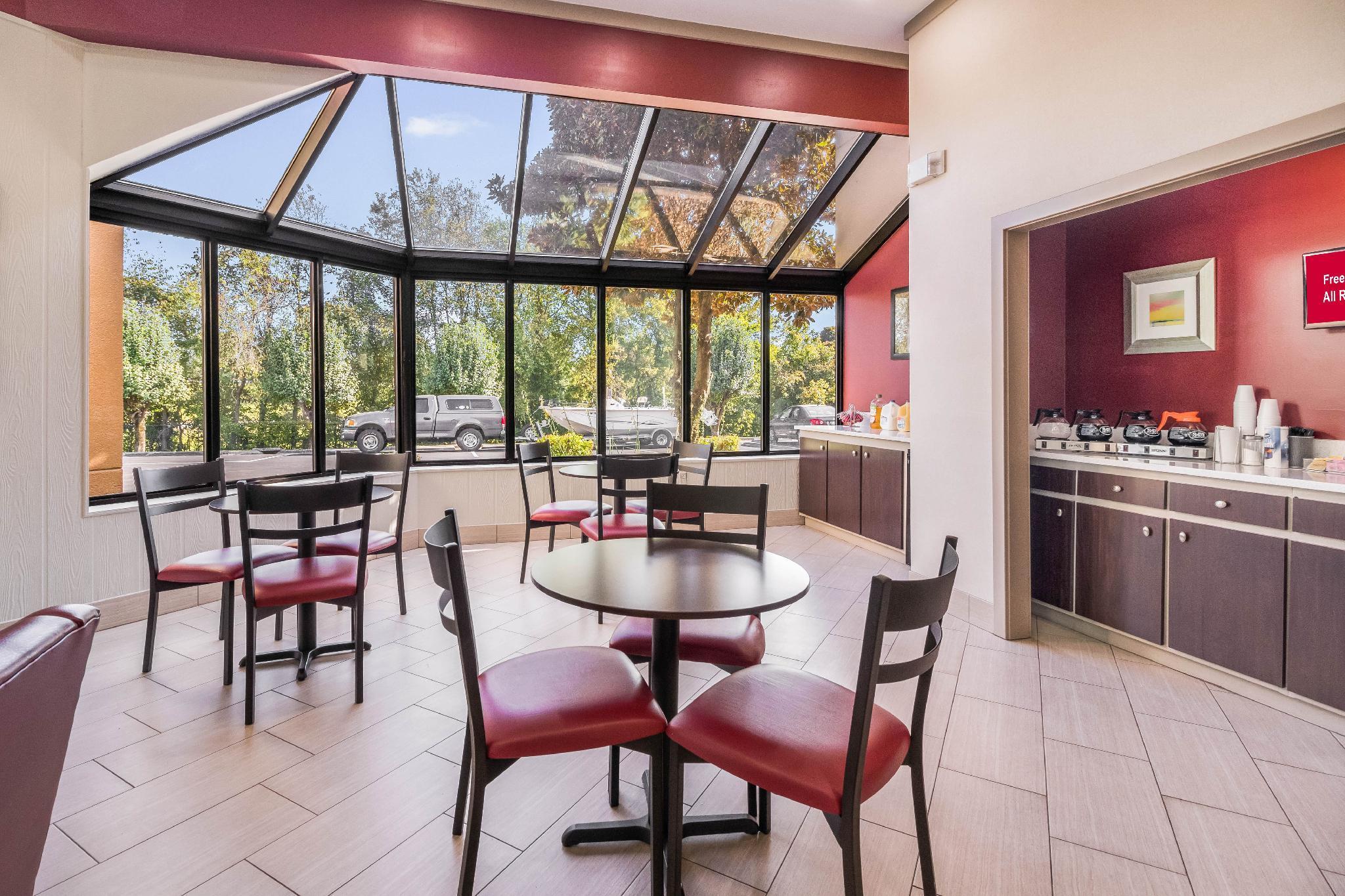 Restaurant Red Roof Inn Clarksville