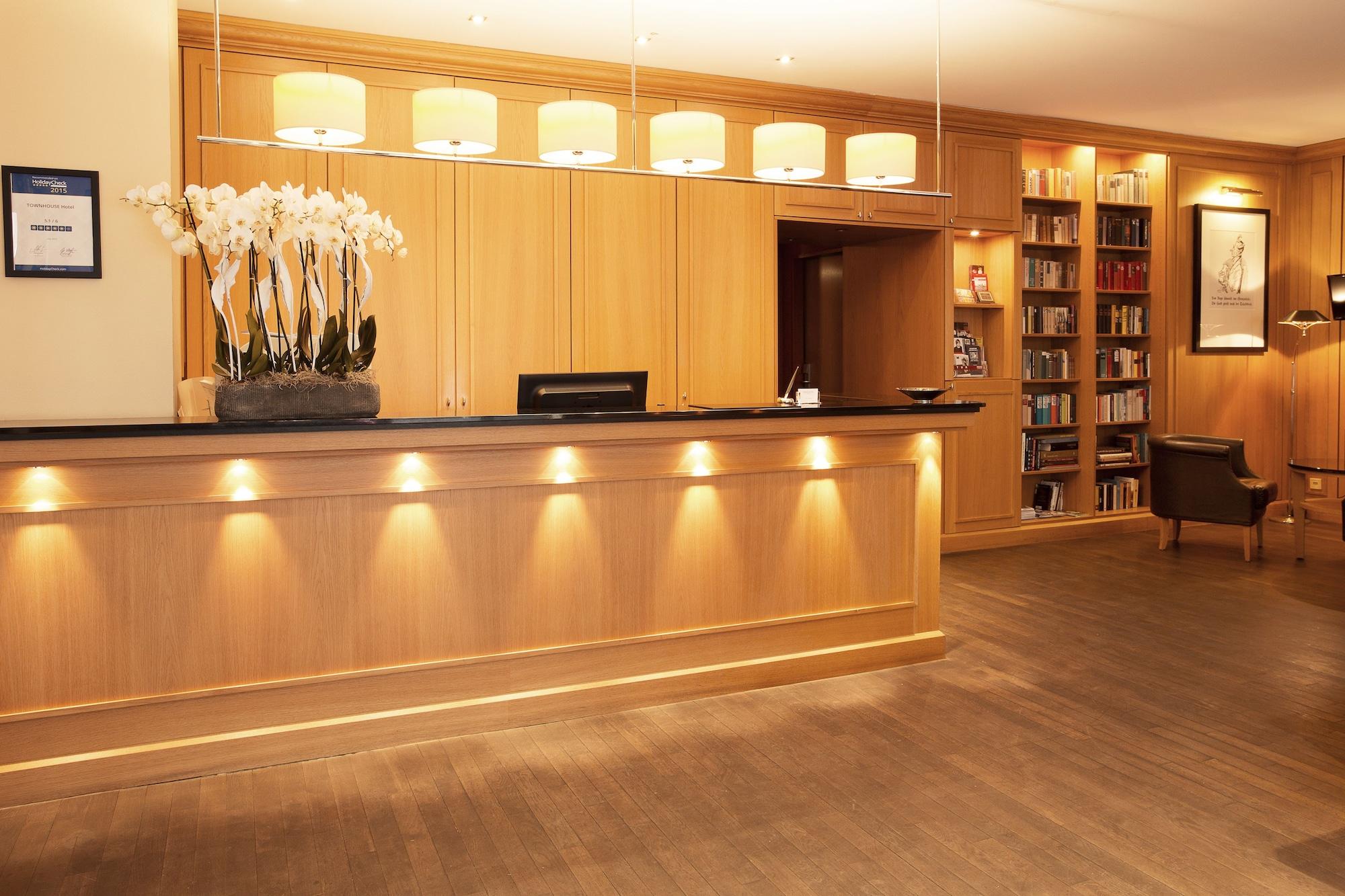 Vista Lobby Townhouse Hotel