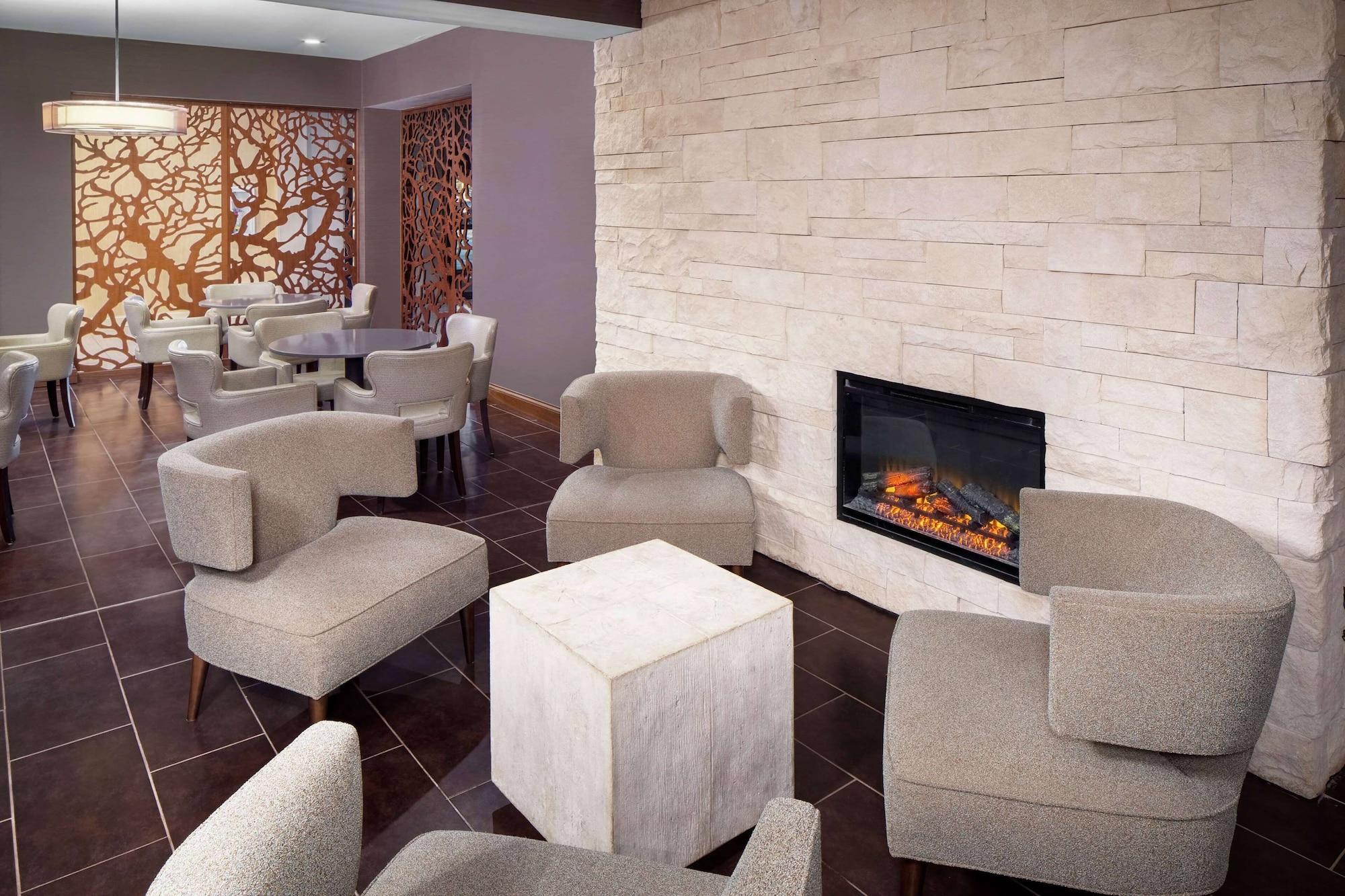 Vista Lobby Wyndham Garden Westlake