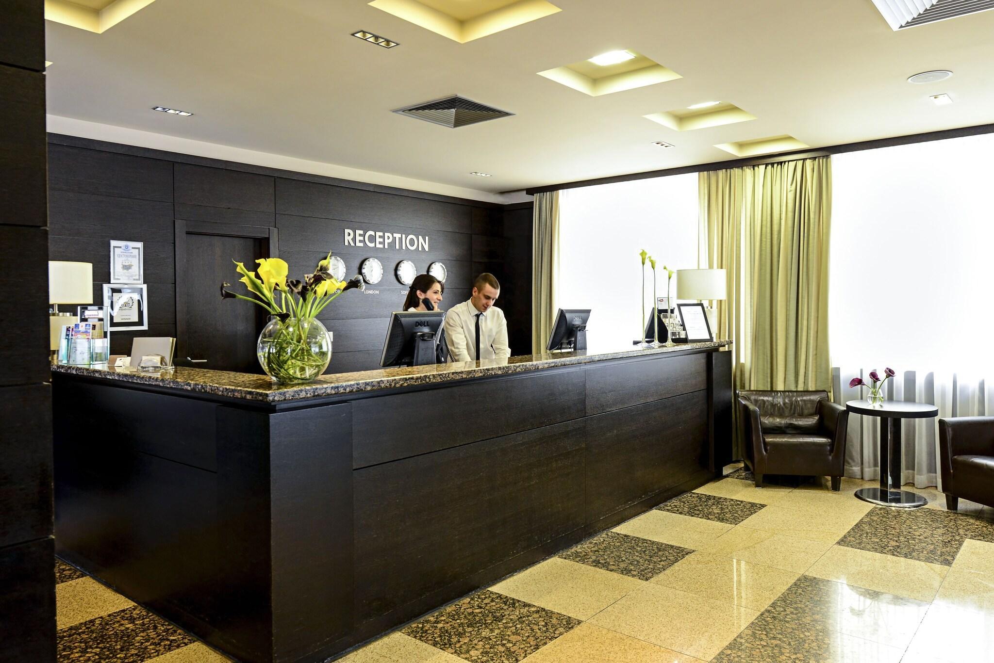 Vista Lobby Rosslyn Central Park Hotel