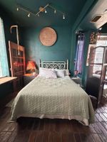 Alquiler Vacacional - Downtown industrial chic studio, walking distance to everything