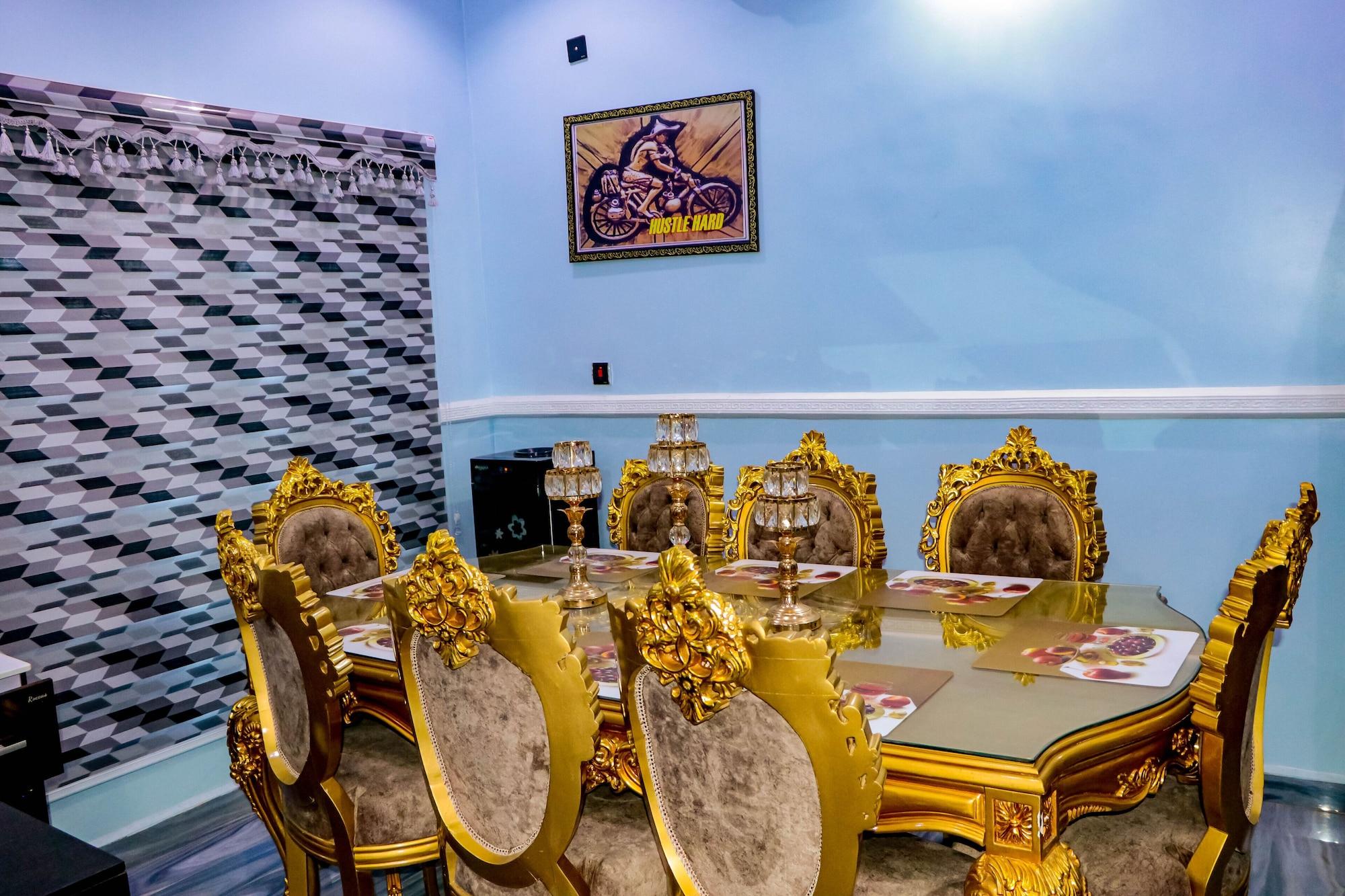 Restaurant Blue Line Apartments