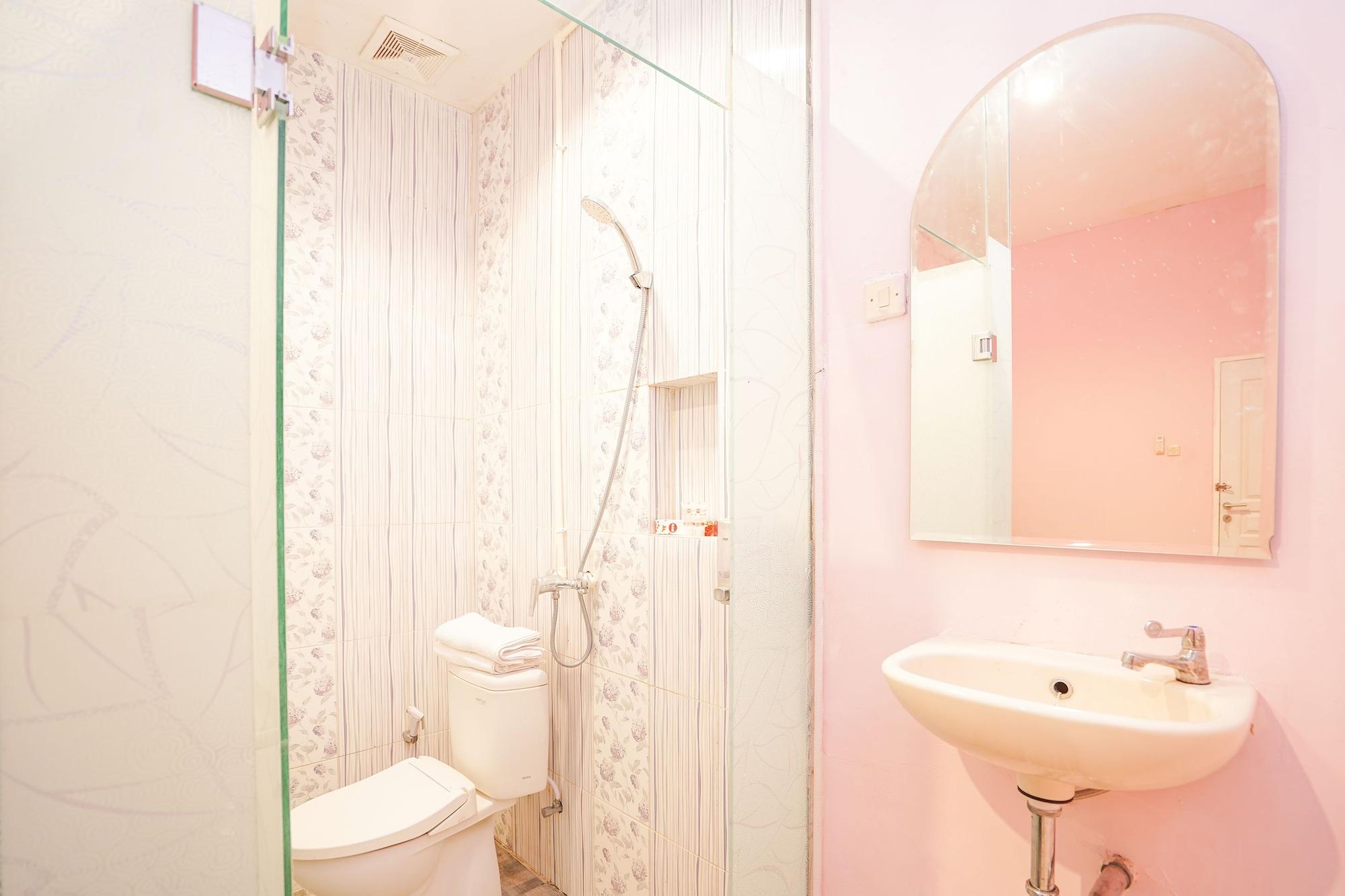 Equipamiento de Habitación Hotel O Juanda Near Terminal International Juanda