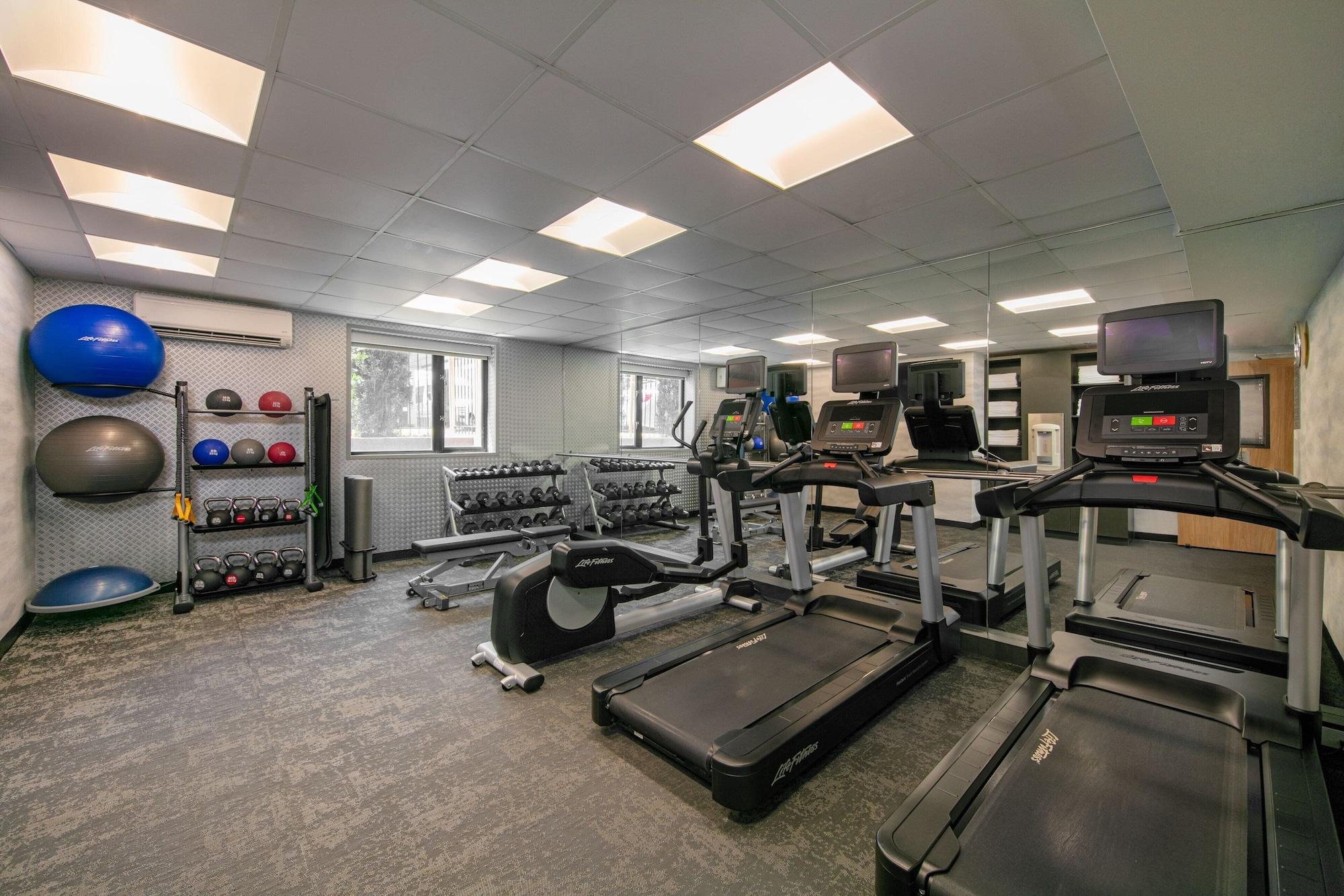 Gimnasio Fairfield Inn by Marriott JFK Airport
