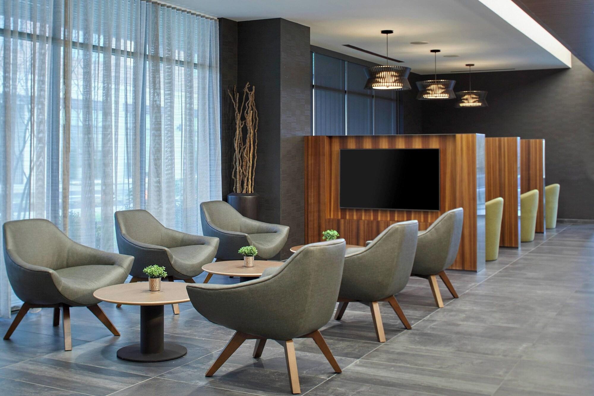 Vista Lobby Courtyard by Marriott Baltimore Downtown/McHenry Row