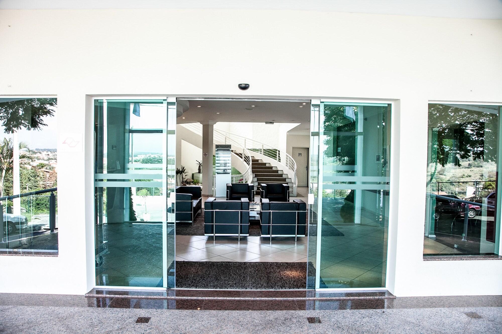 Vista Lobby Itu Plaza Hotel