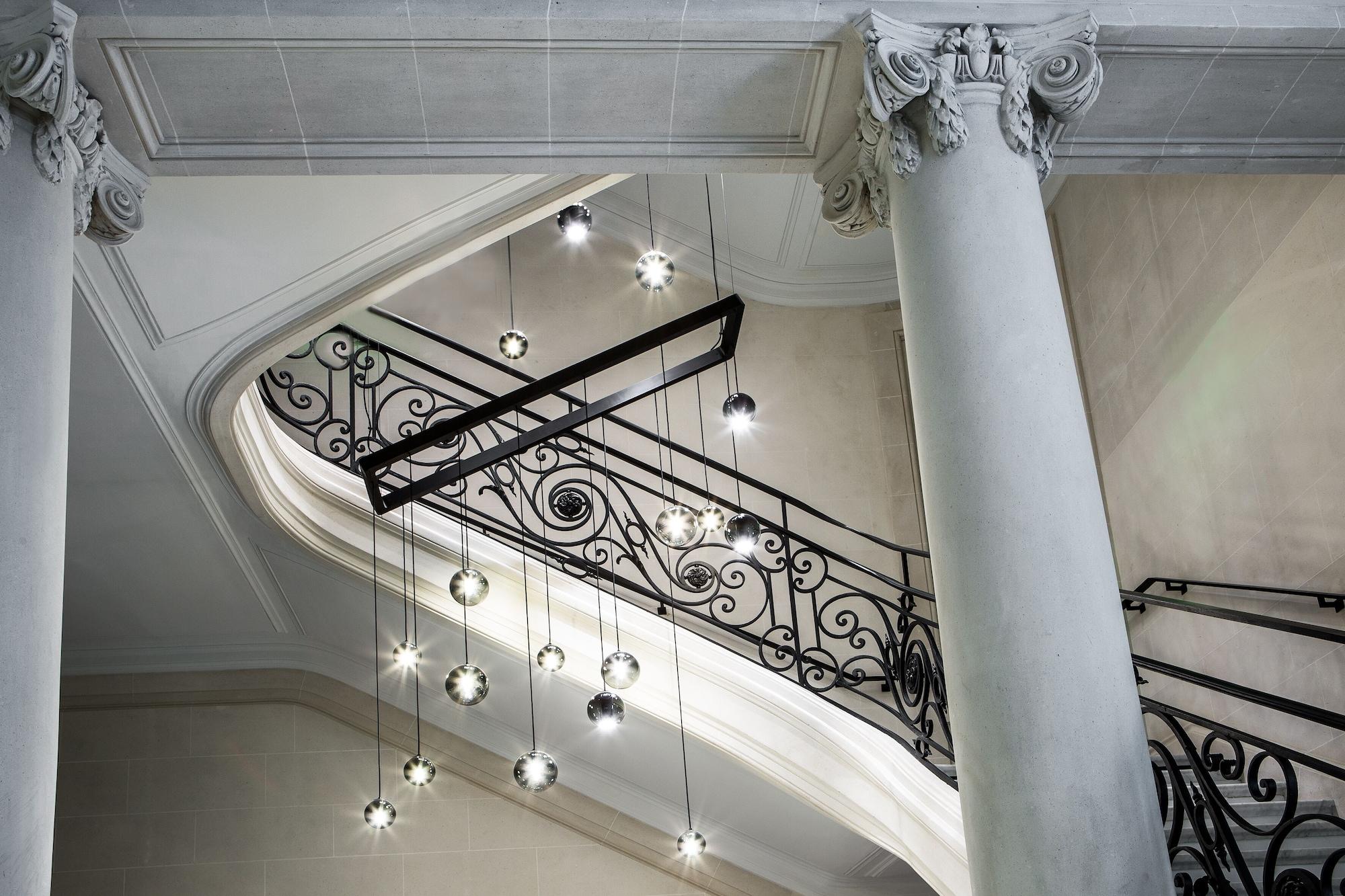 Varios La Clef Champs-Élysées Paris by The Crest Collection