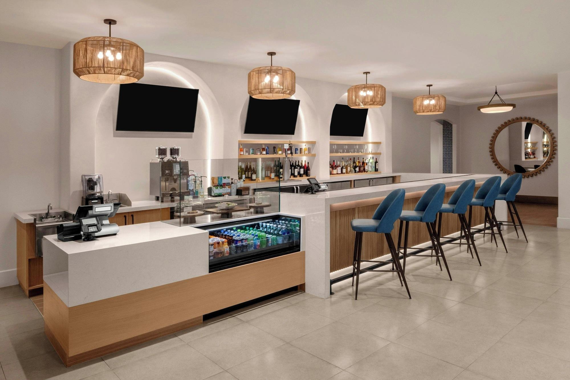 Bar/Salón Courtyard by Marriott Anaheim Theme Park Entrance