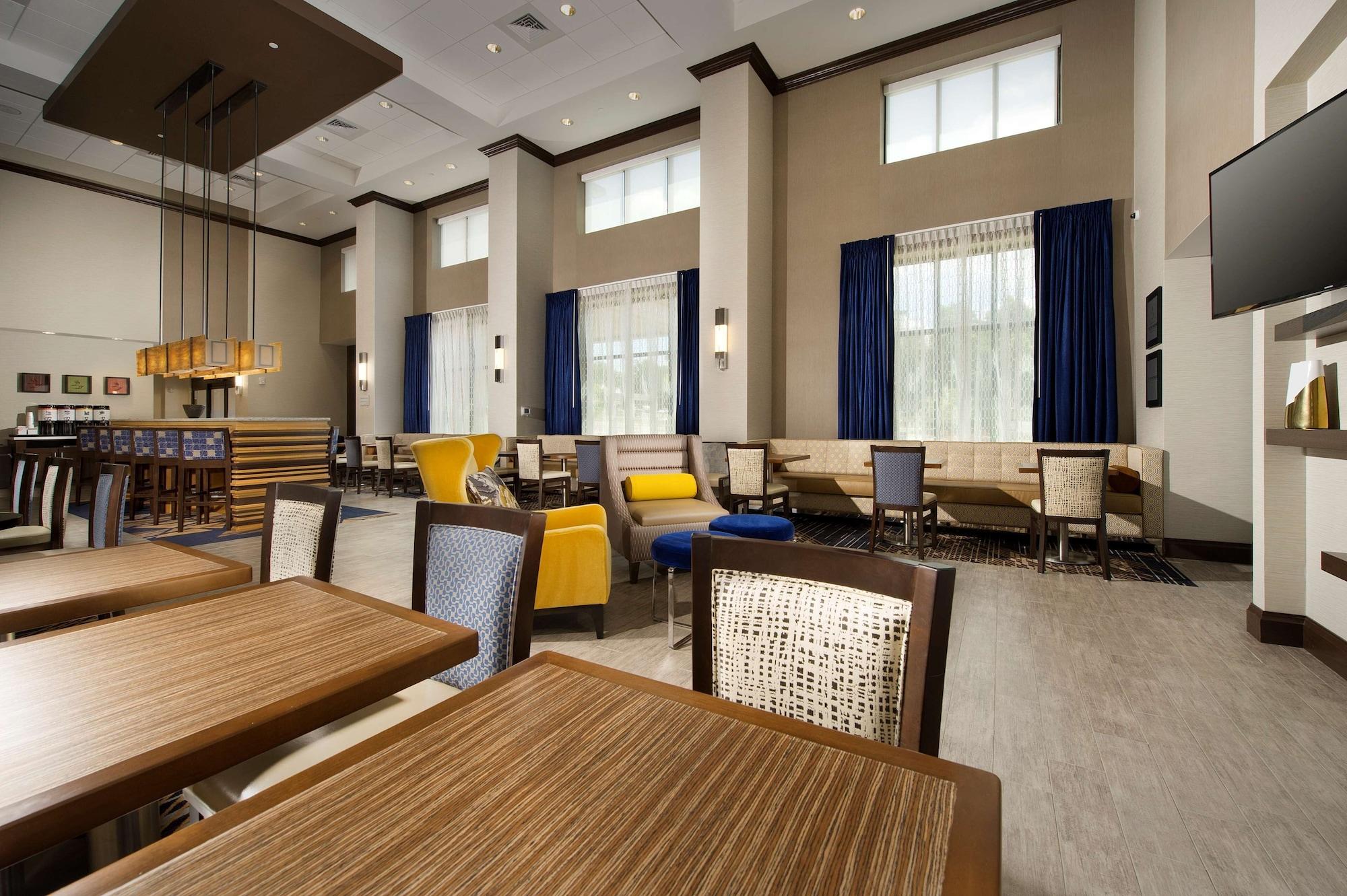 Restaurant Hampton Inn & Suites Falls Church