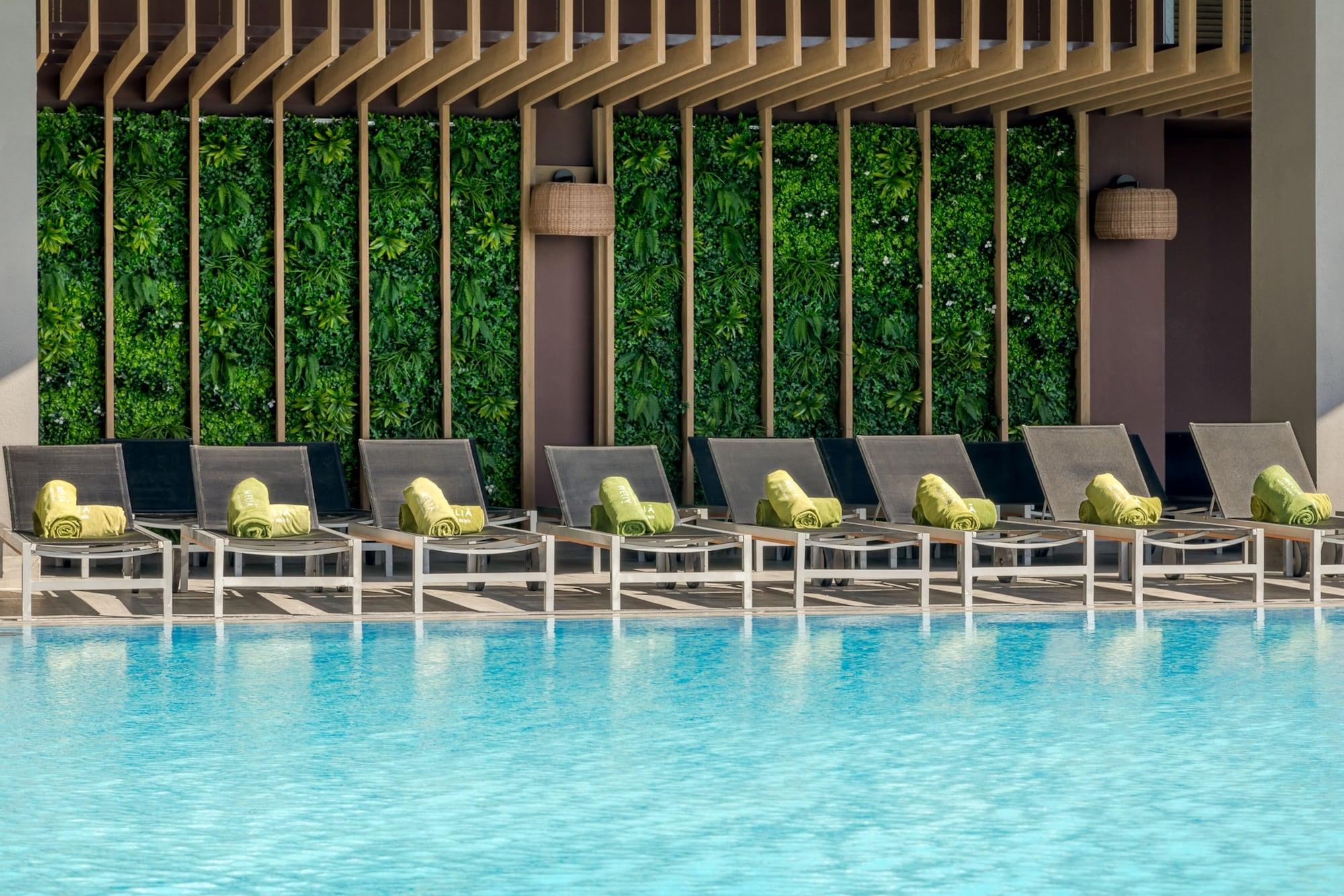 Vista Piscina The Level at Melia Alicante - Adults Only