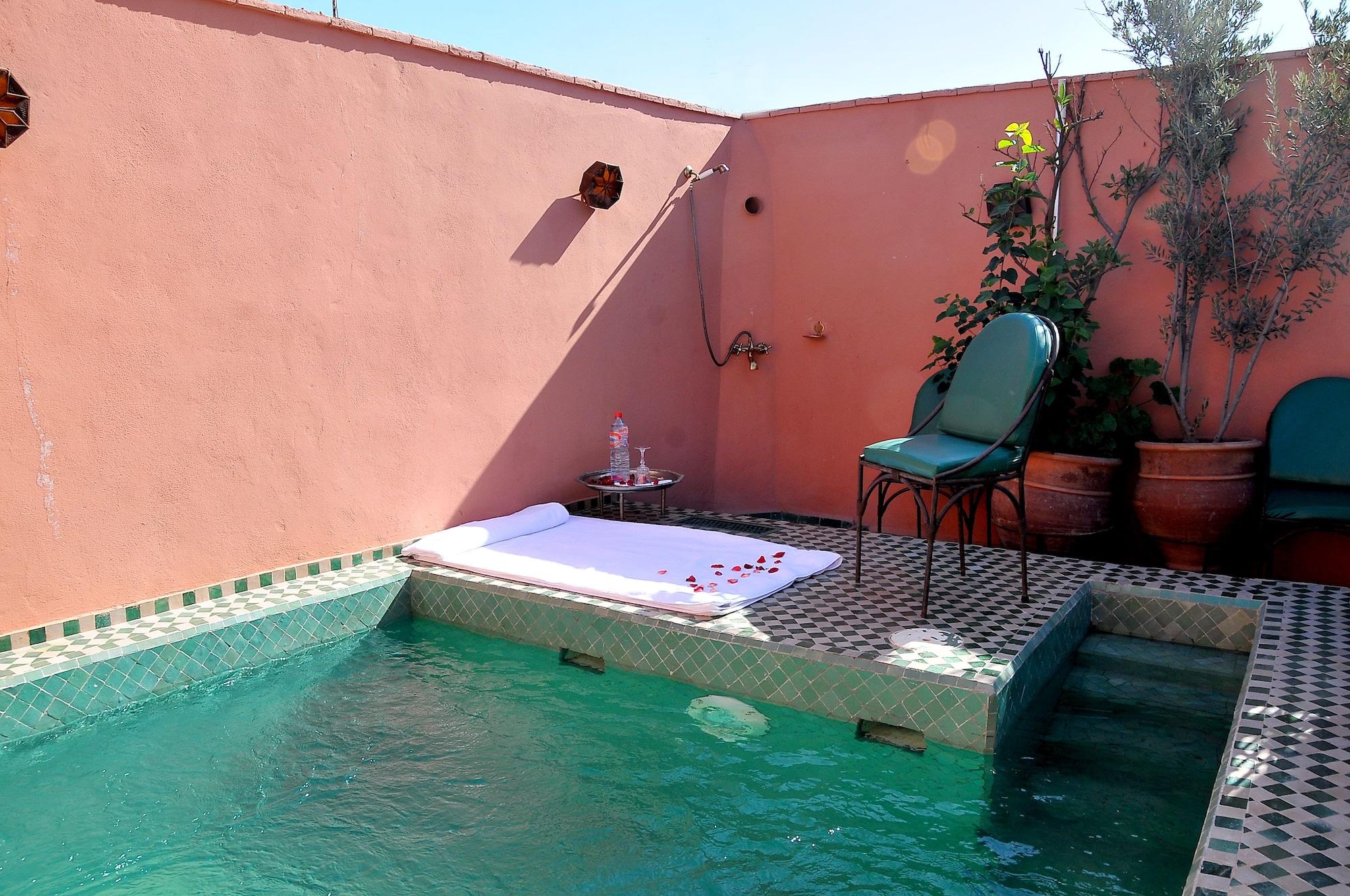 Vista Piscina Riad Lila