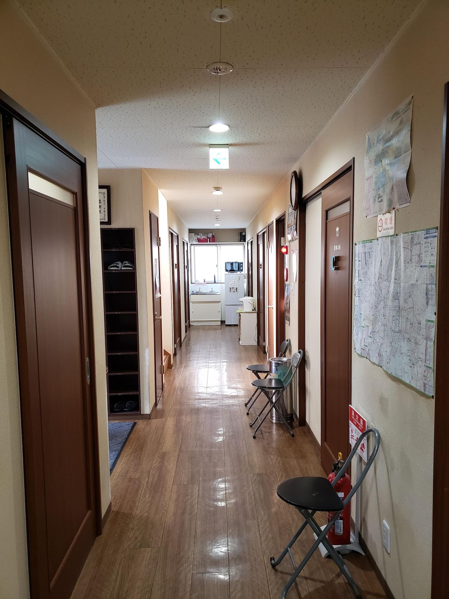Varios Yamate Rest House - Hostel, Caters to Men