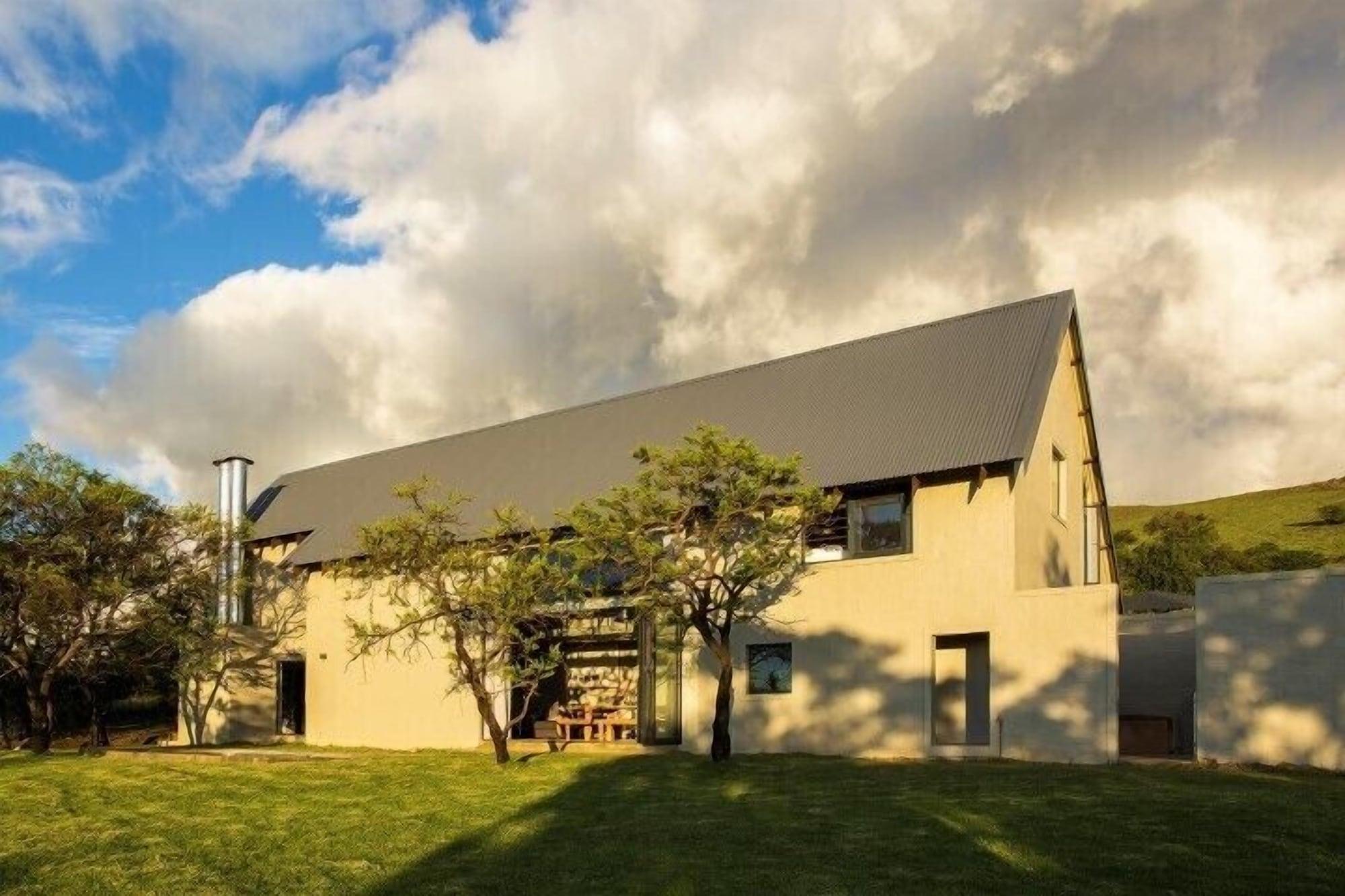 Varios Mount High Luxury Country Lodge