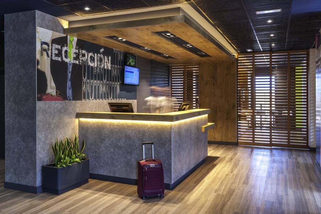 Vista Lobby ibis budget Bordeaux Centre Bastide