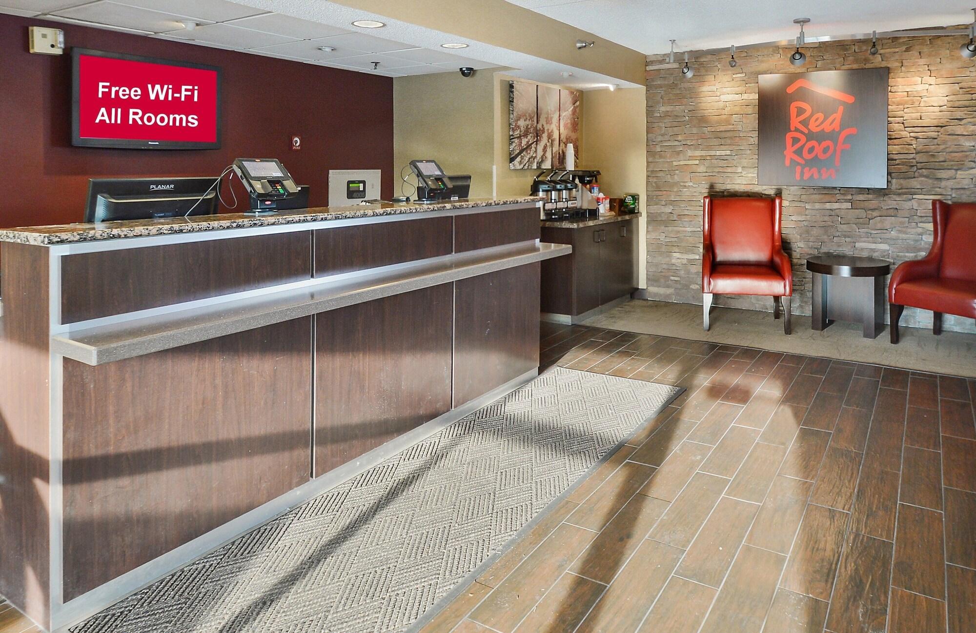 Vista Lobby Red Roof Inn Lexington South