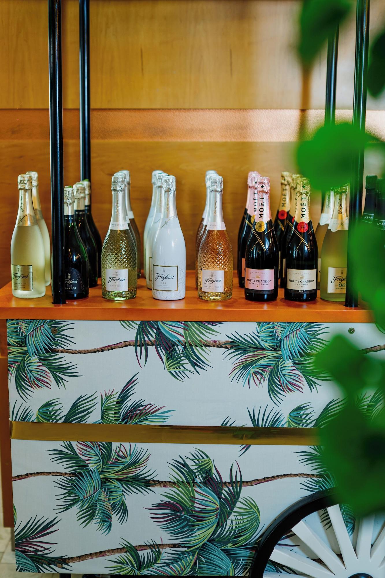 Bar/Salón Bisila Palace