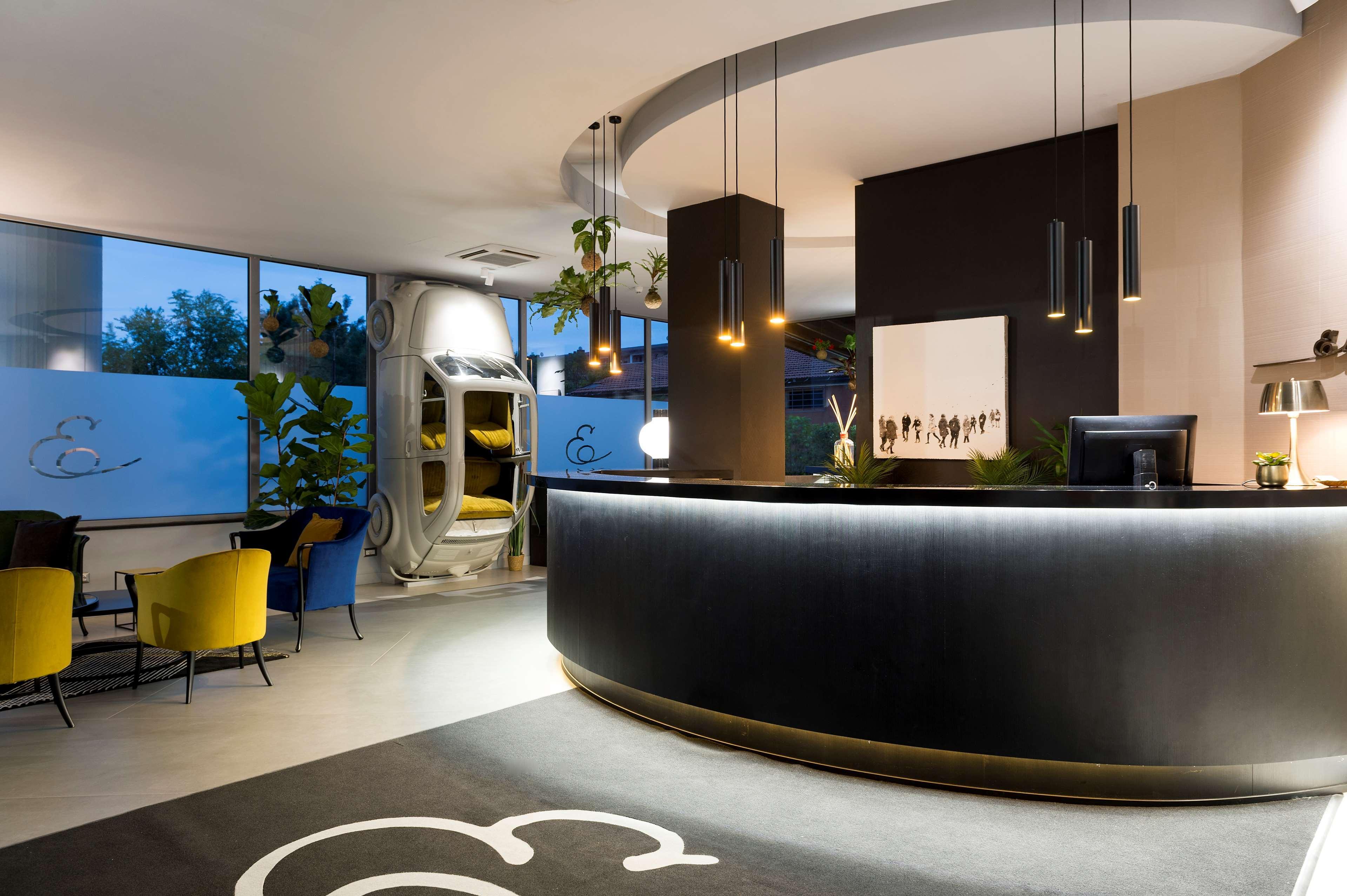 Vista Lobby Elizabeth Lifestyle Hotel