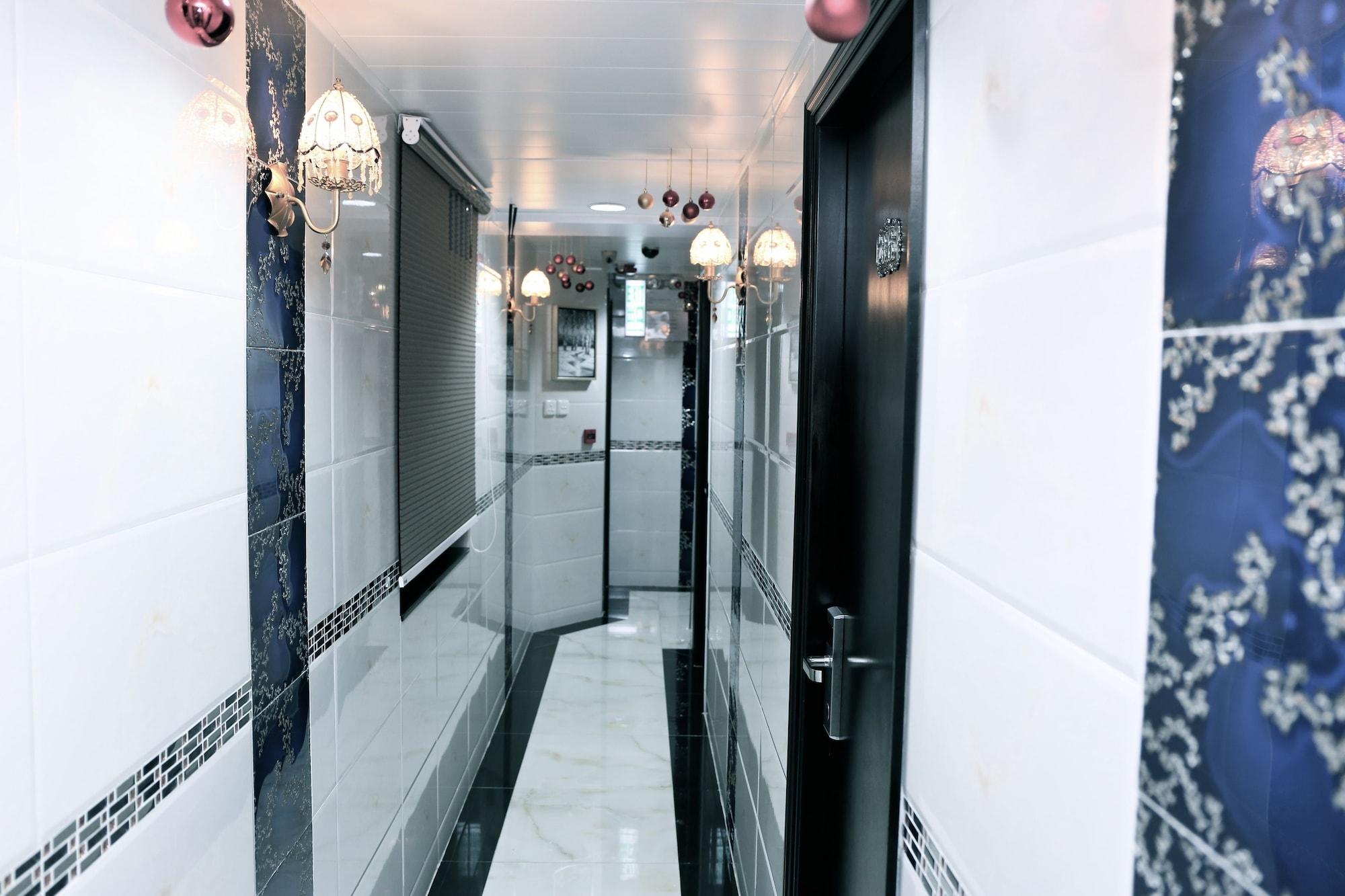 Varios D Red Loft