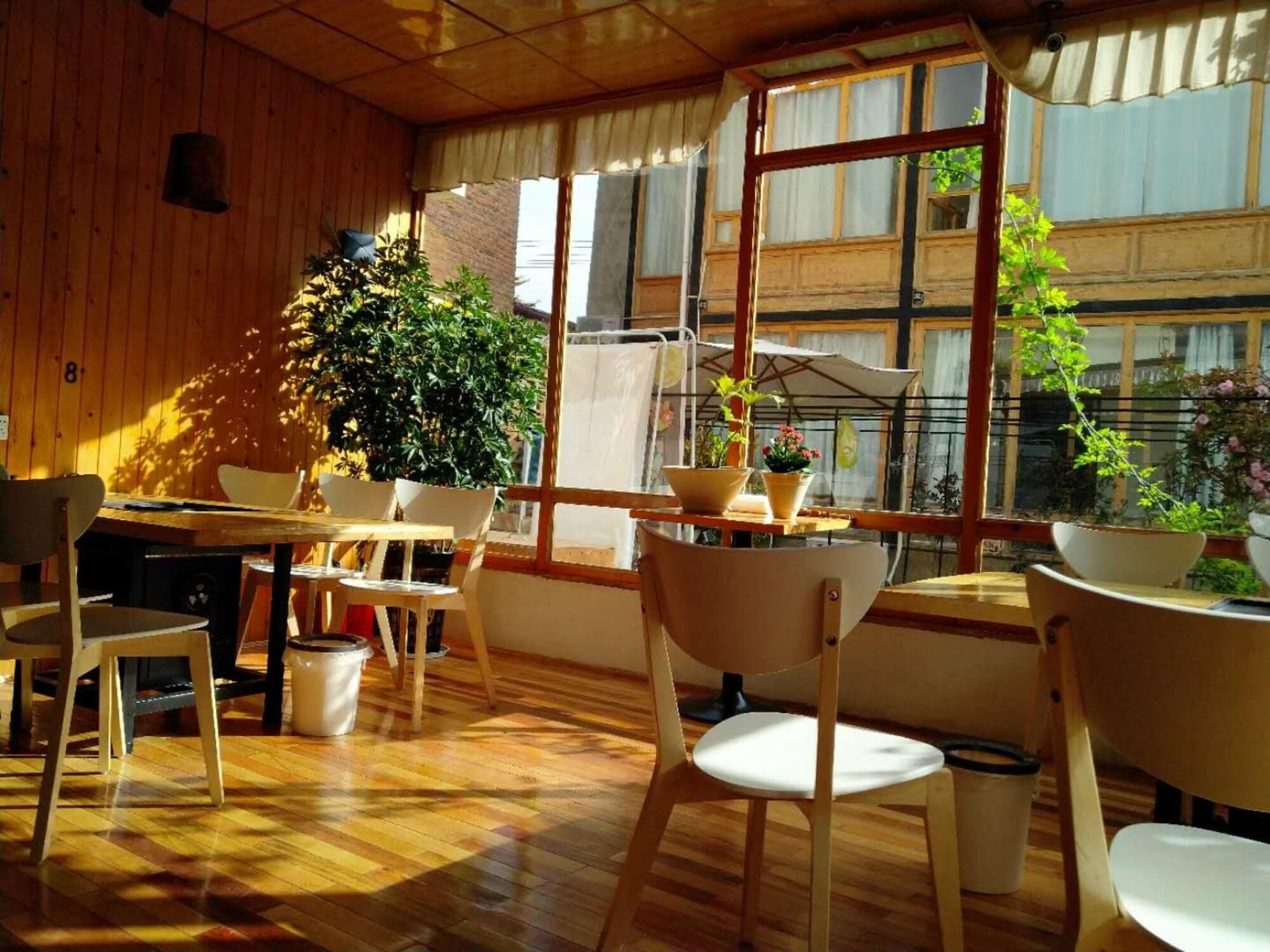 Restaurant Huksum House