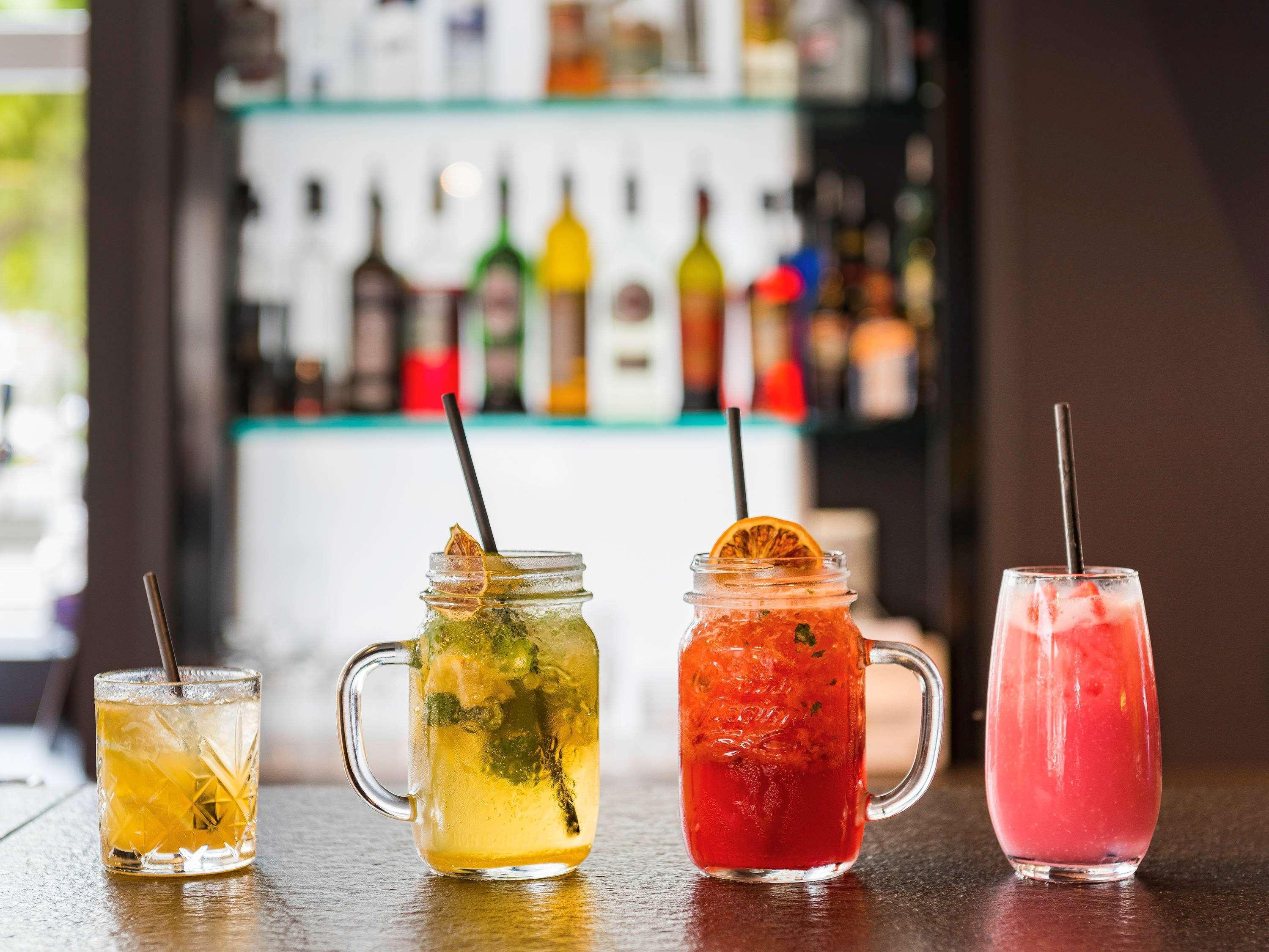 Bar/Salón Novotel Lyon Bron Eurexpo