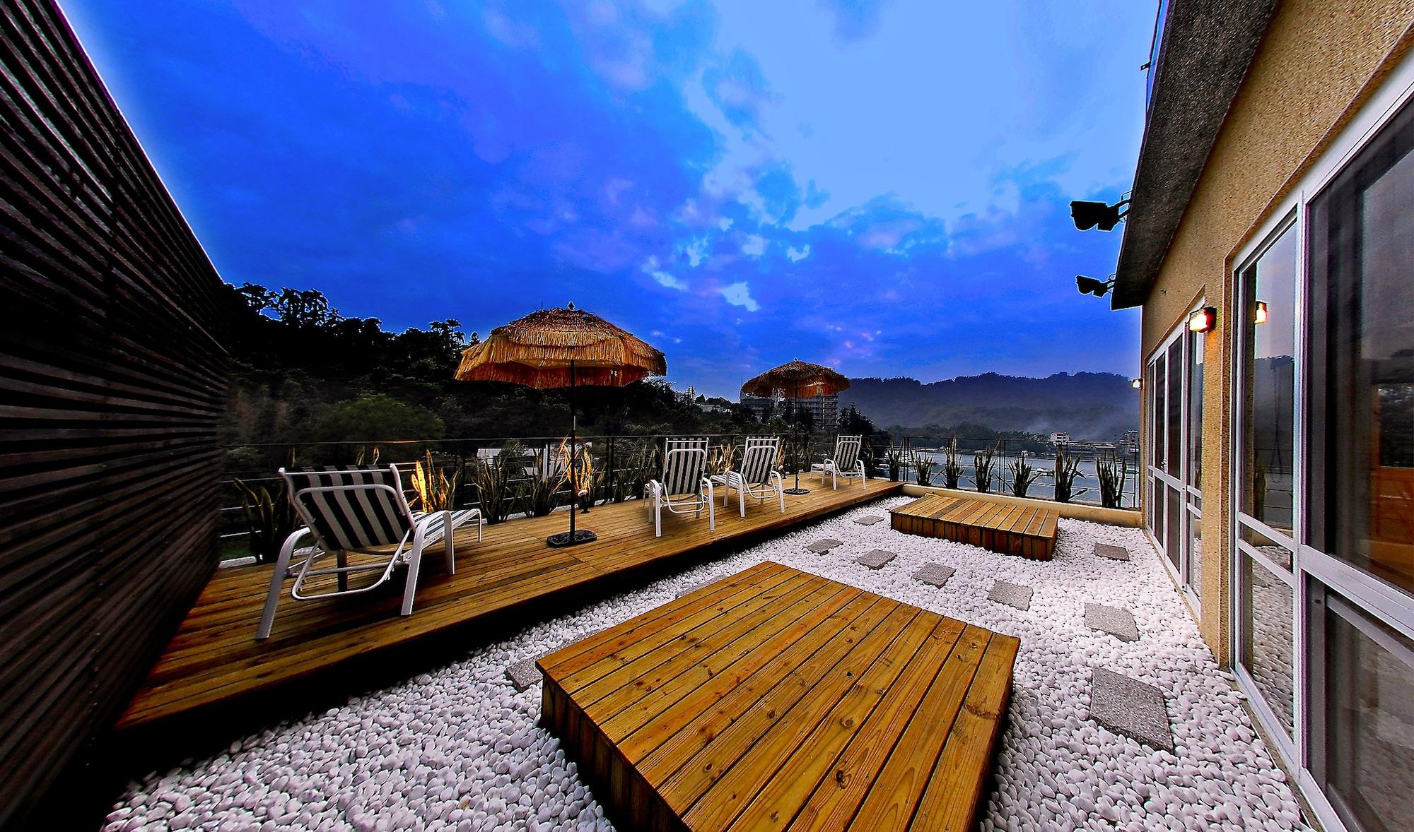 Varios Sun Moon Lake Karuizawa Villa B&B
