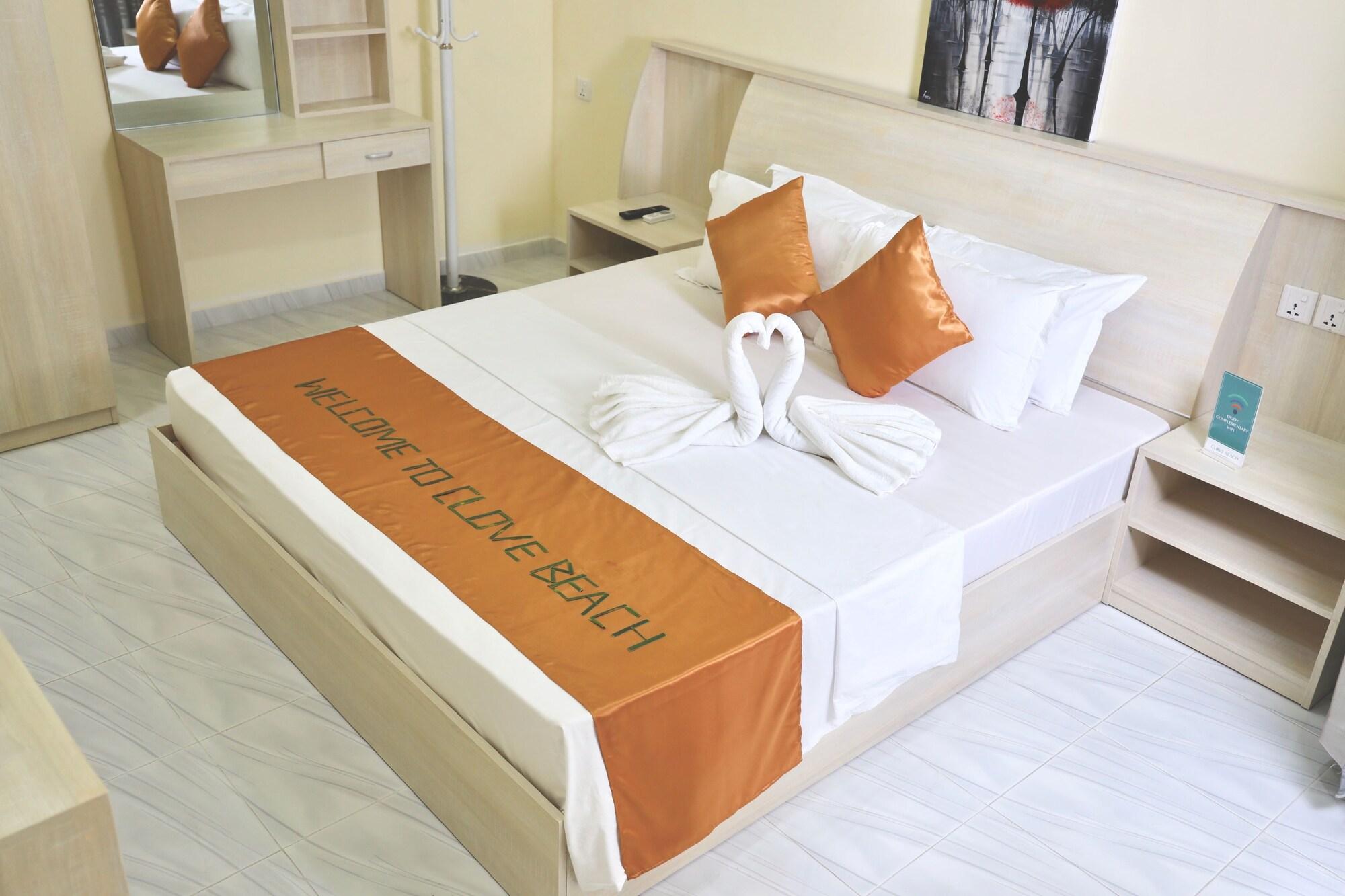 Varios Clove Beach