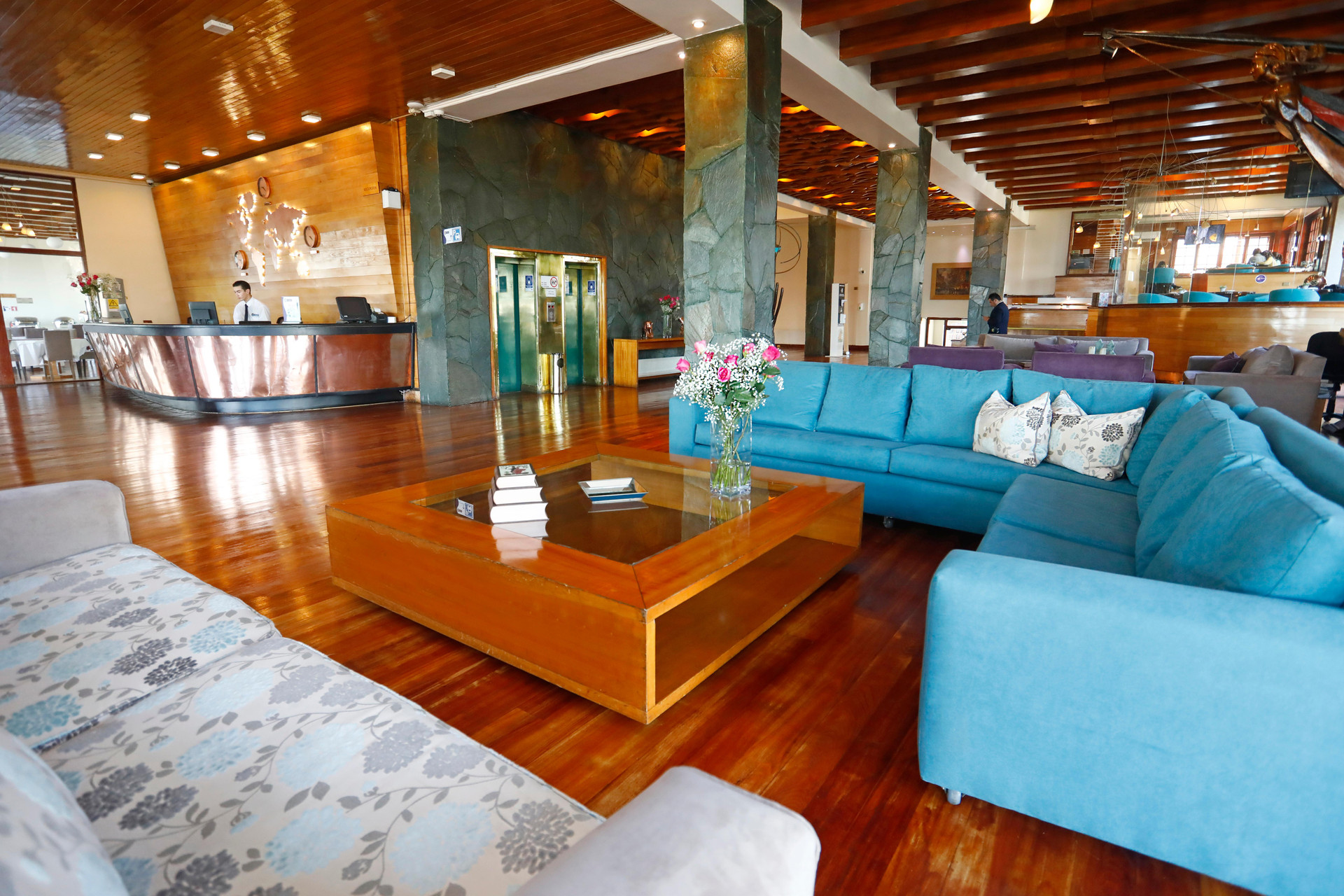 Vista Lobby Hotel Vicente Costanera
