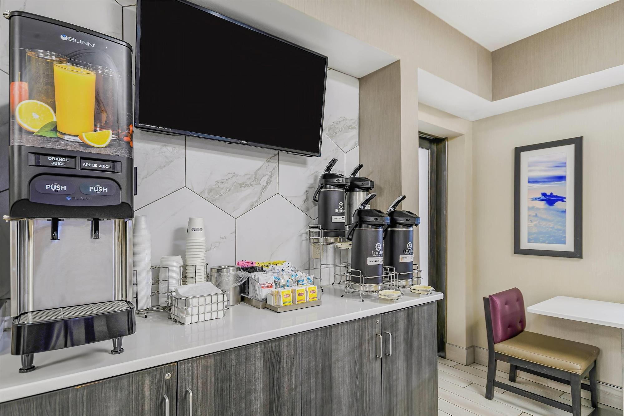 Vista Lobby La Quinta Inn & Suites by Wyndham Batavia